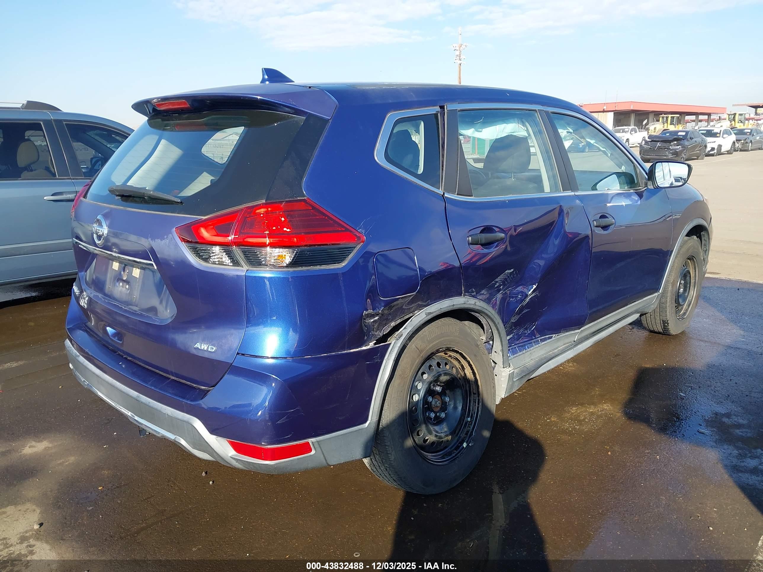 NISSAN ROGUE image 4