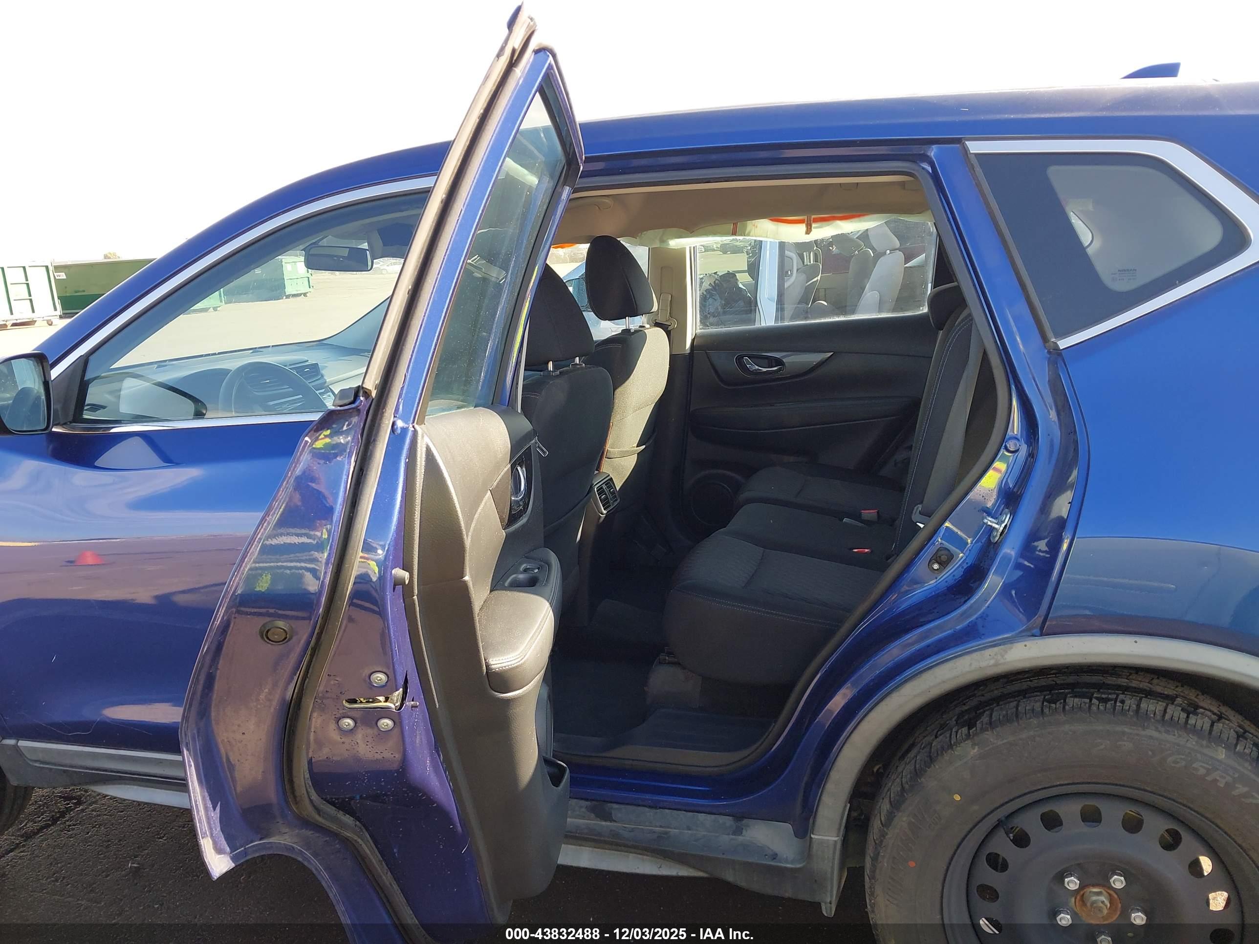 NISSAN ROGUE image 8