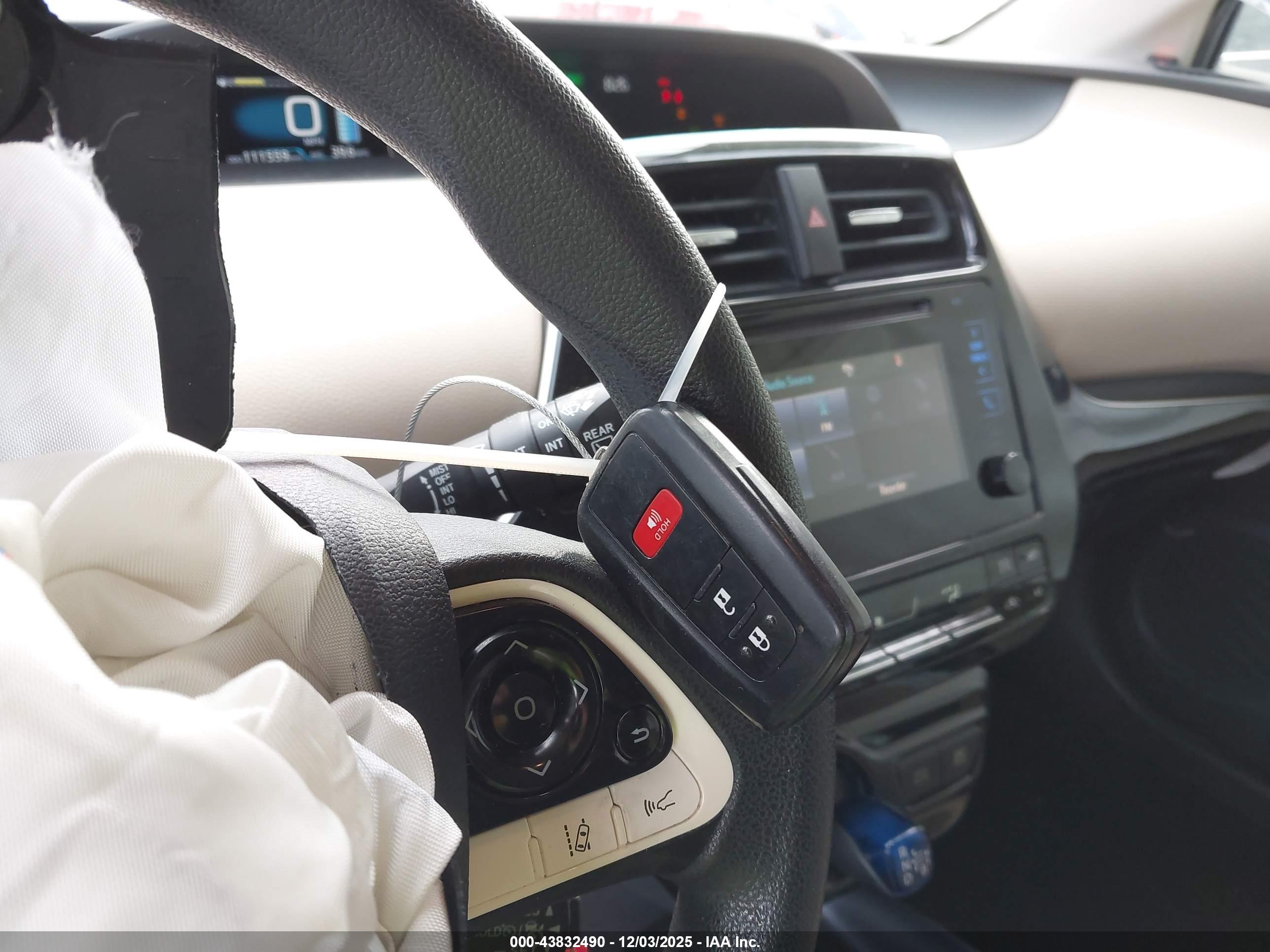 TOYOTA PRIUS image 11