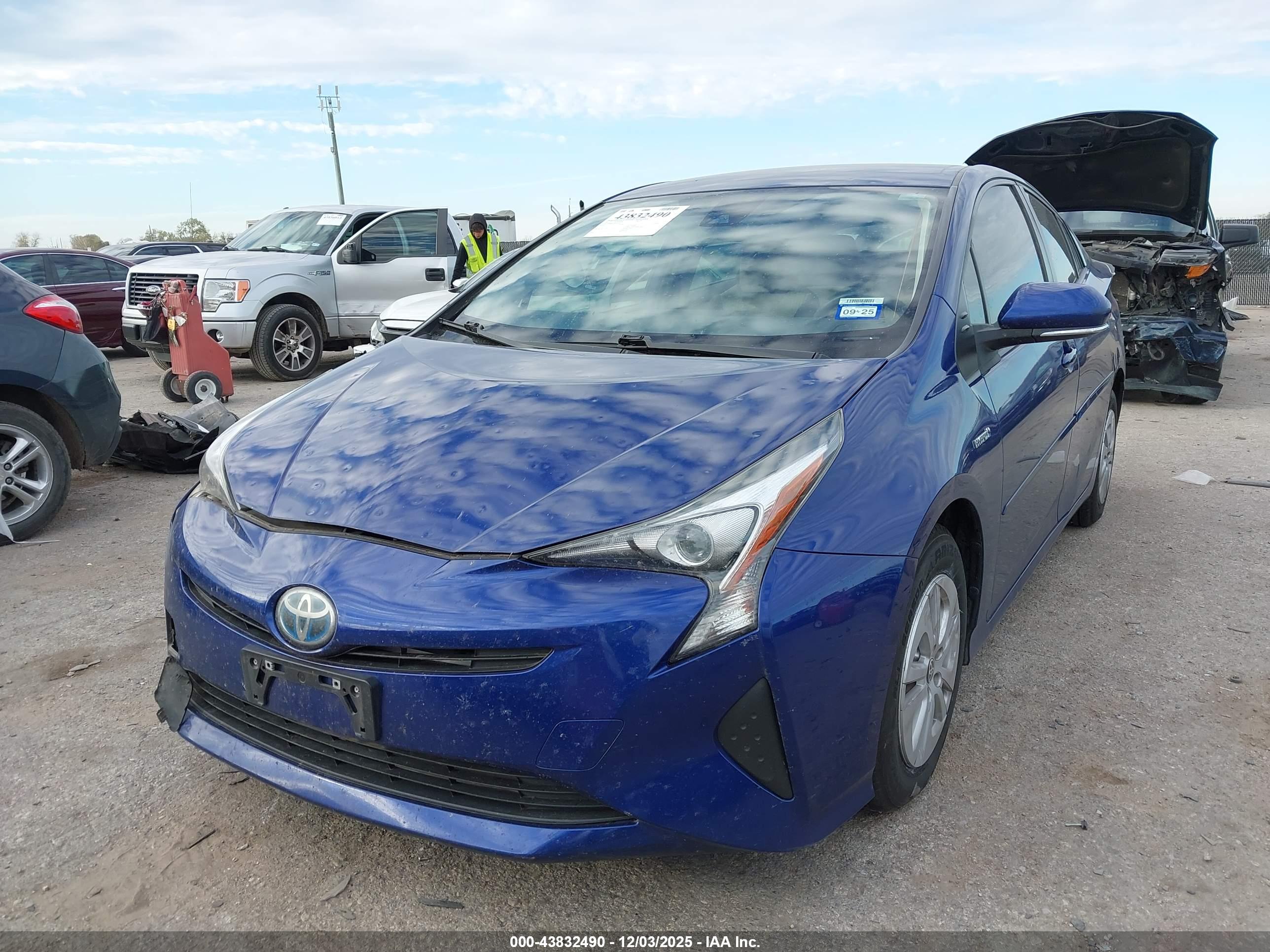TOYOTA PRIUS image 2