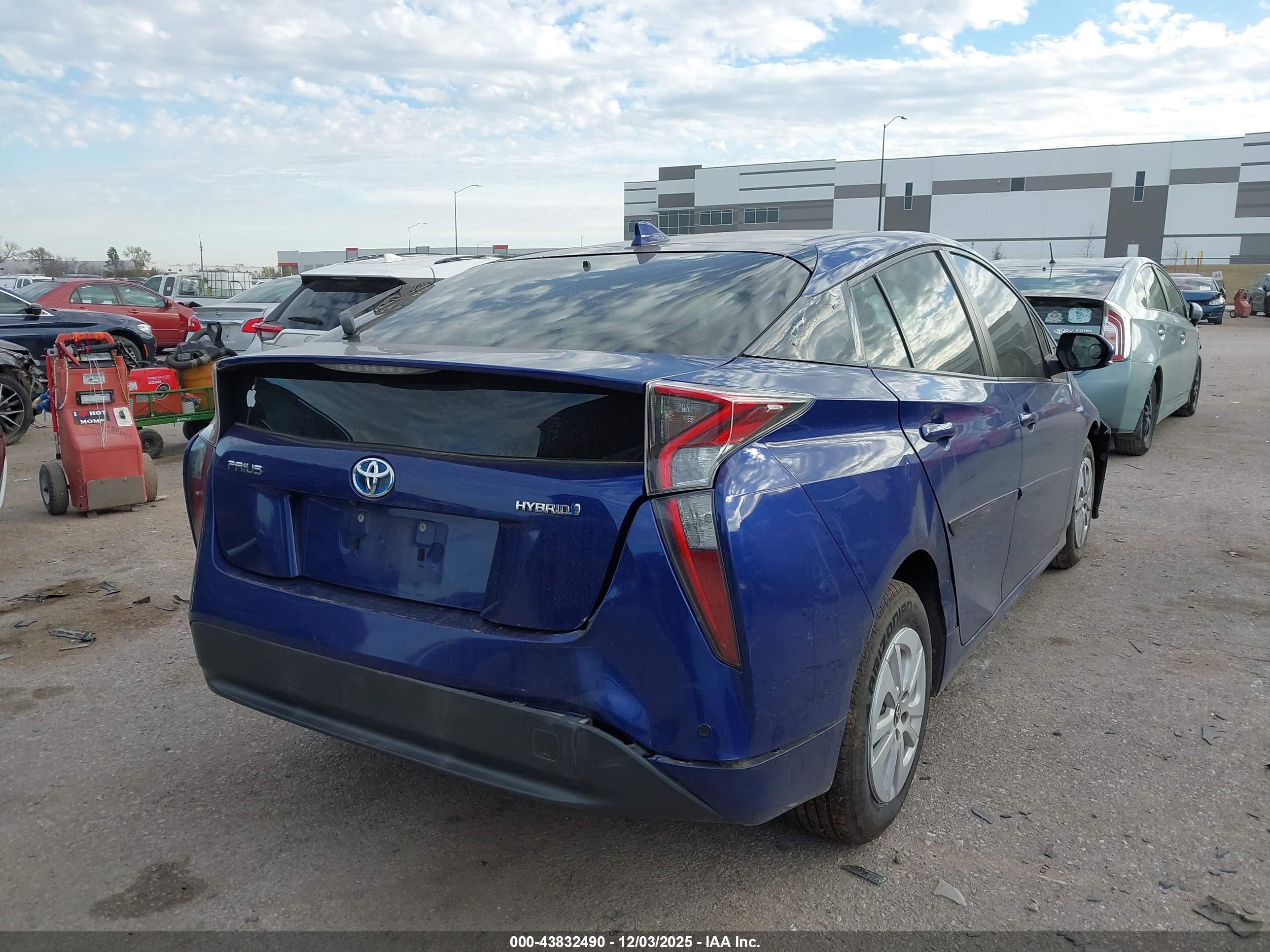 TOYOTA PRIUS image 4