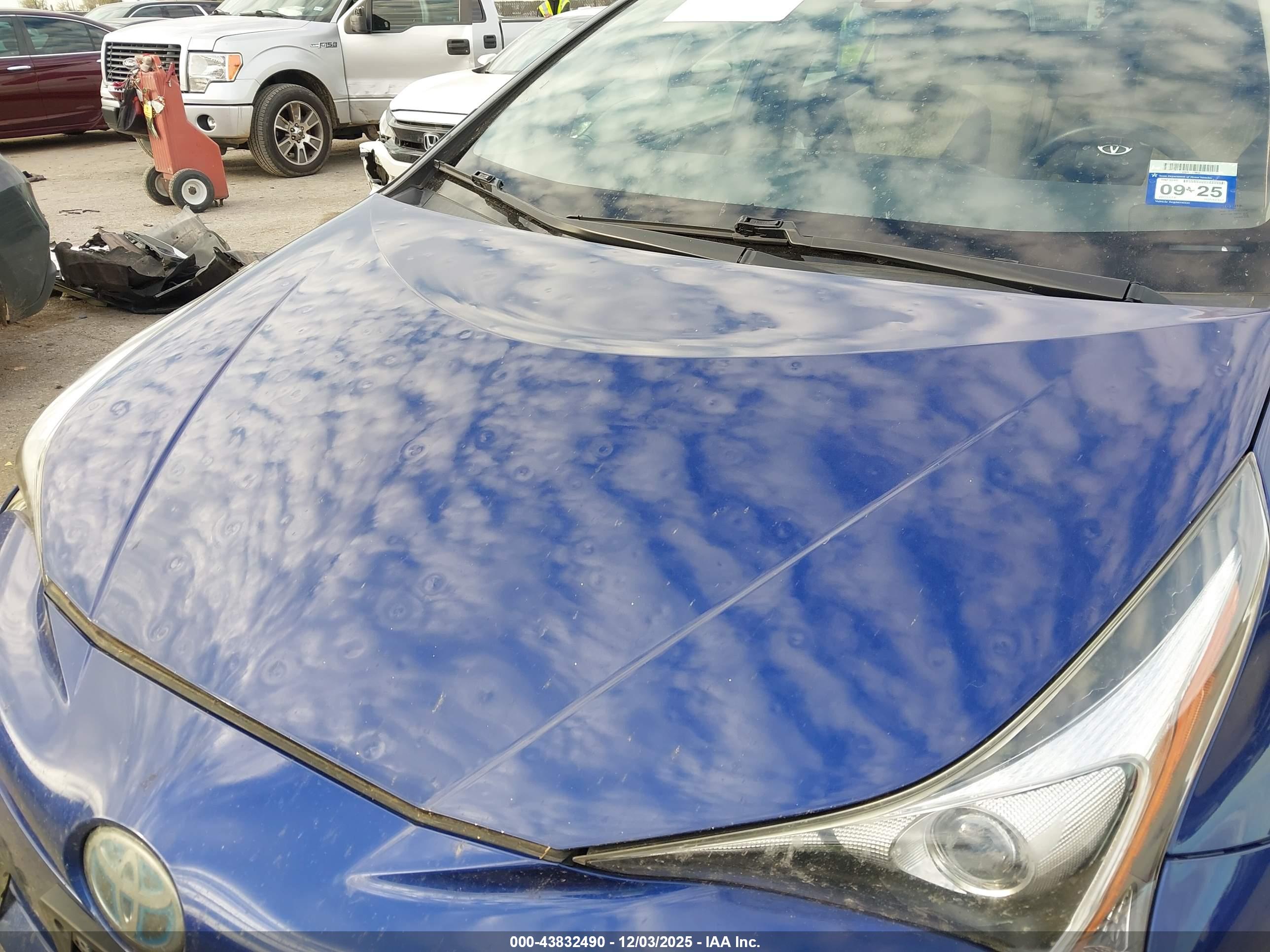 TOYOTA PRIUS image 6