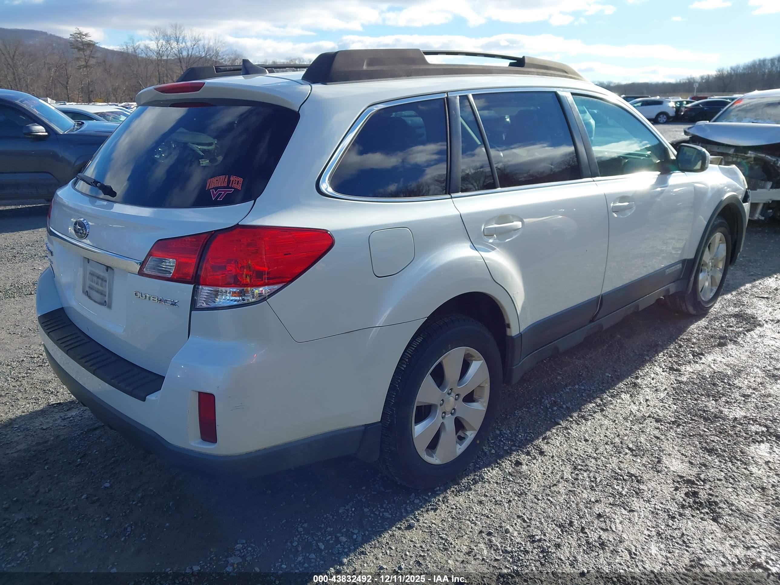 SUBARU OUTBACK image 4