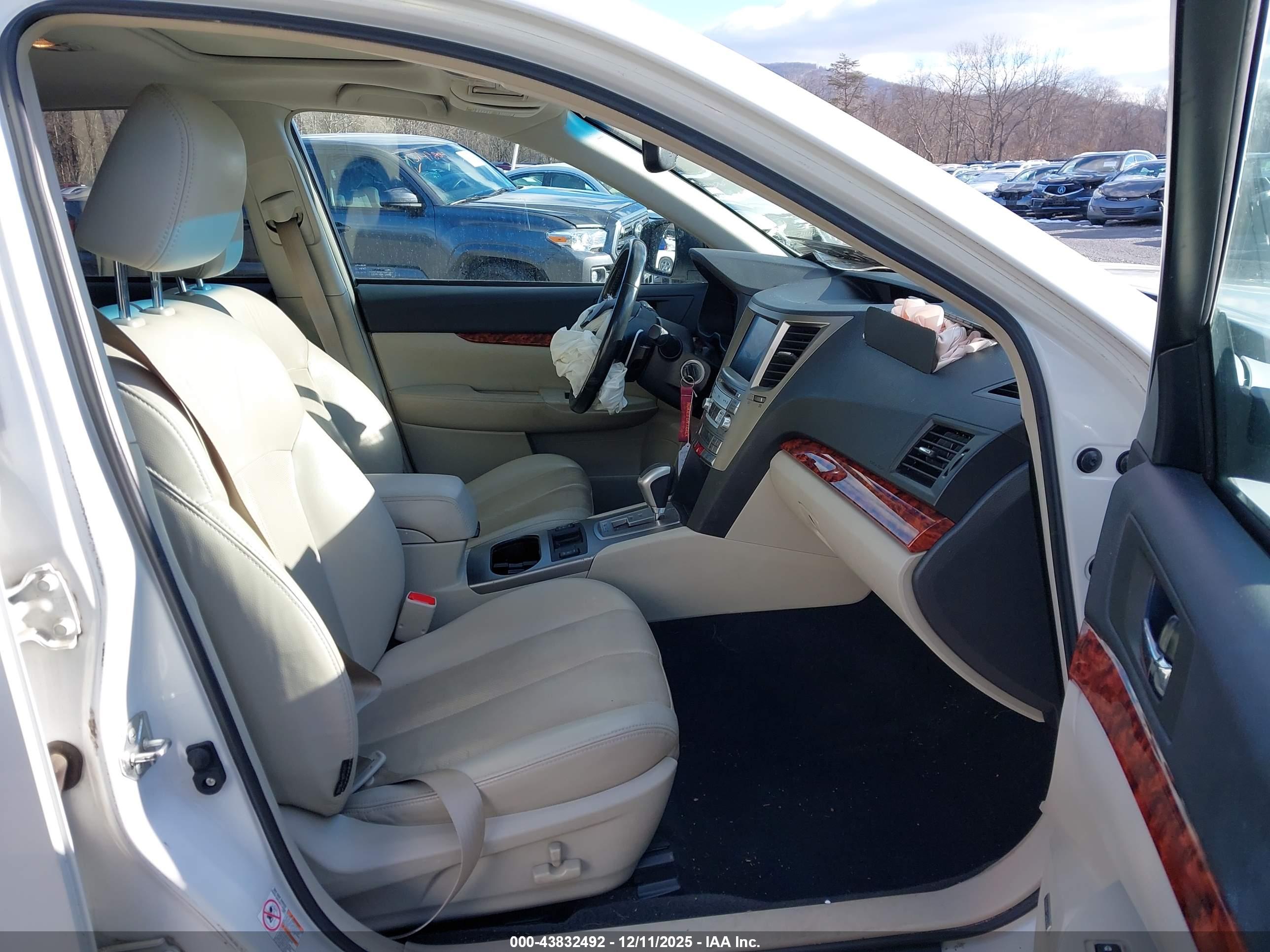 SUBARU OUTBACK image 5