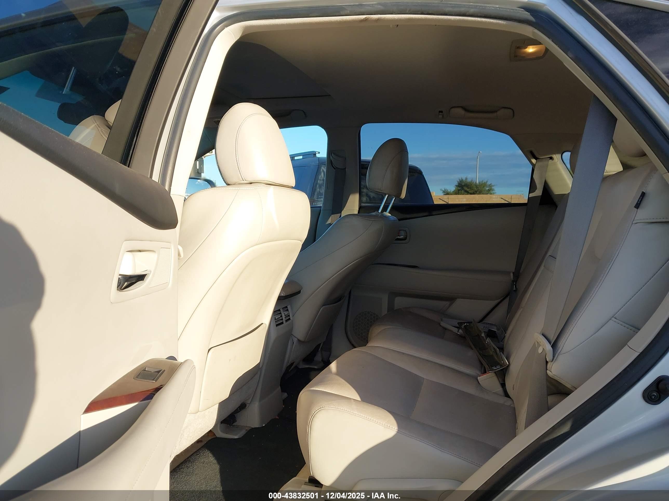 LEXUS RX image 8