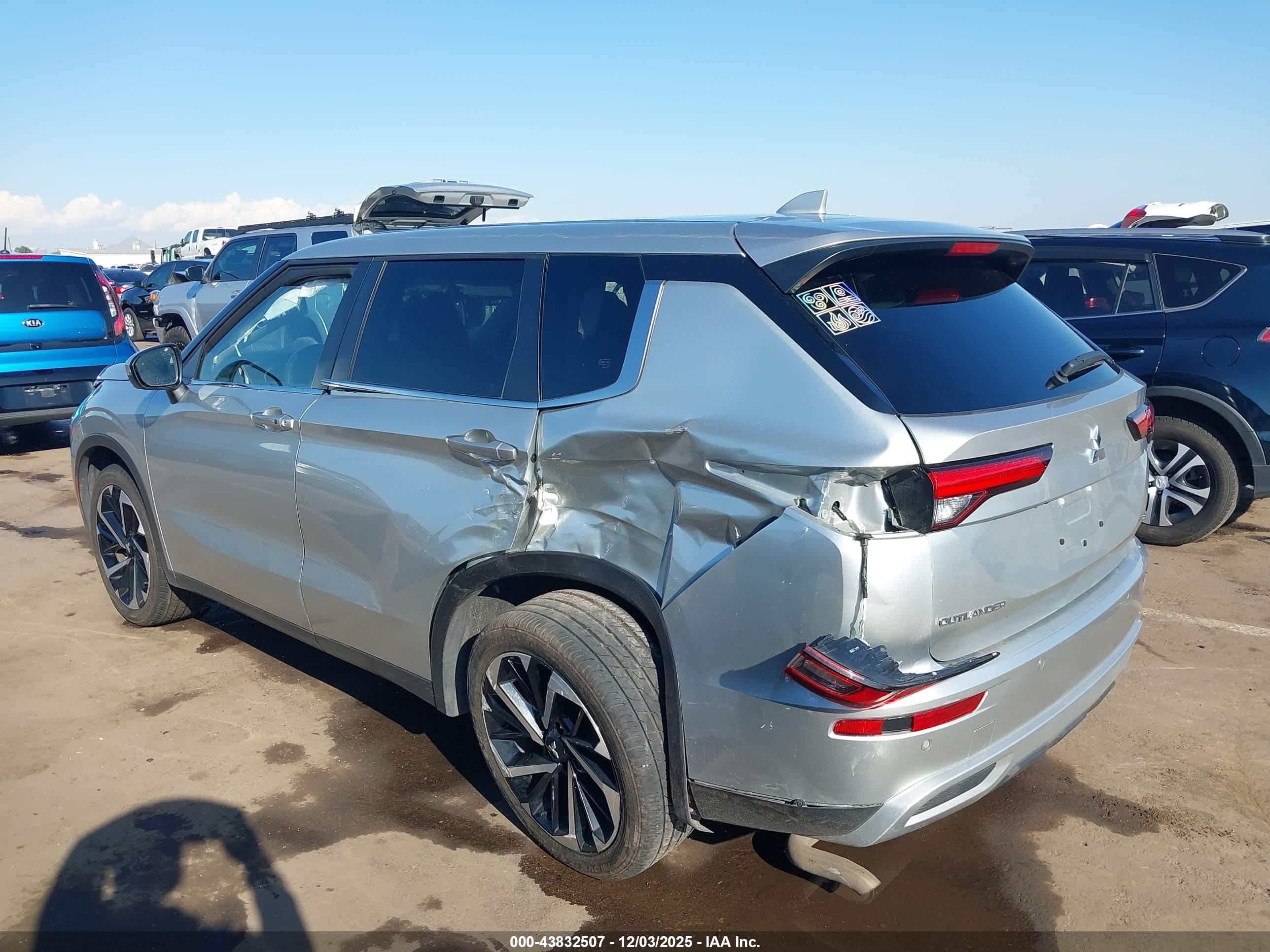 MITSUBISHI OUTLANDER image 3