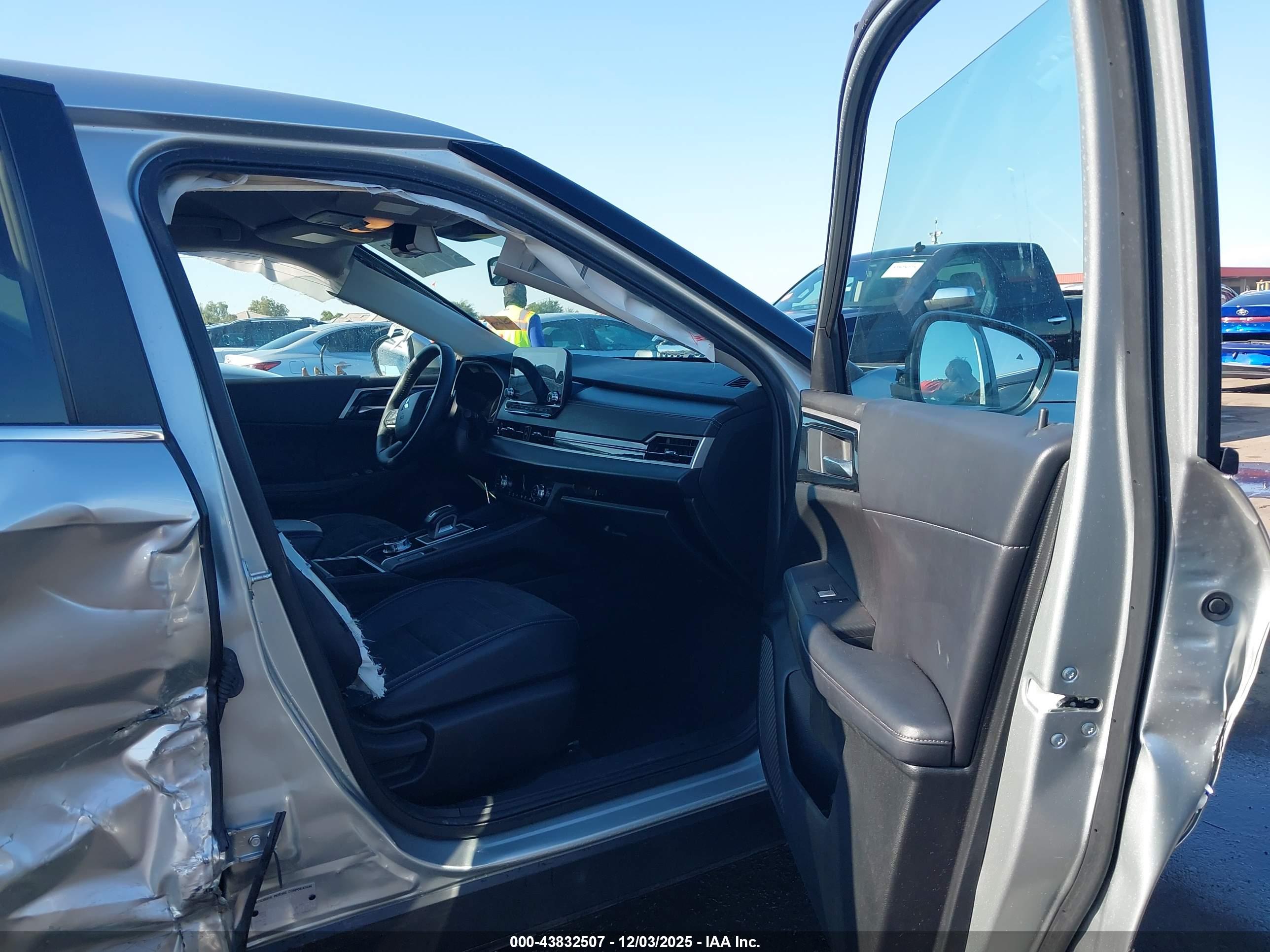 MITSUBISHI OUTLANDER image 5