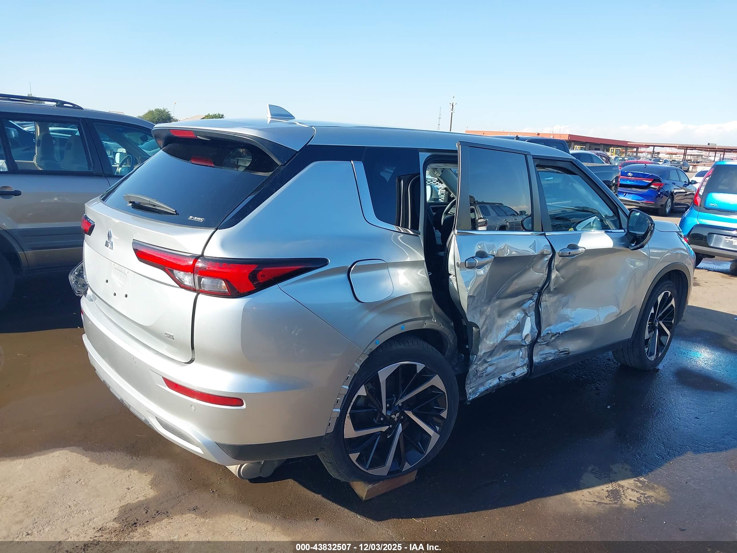 MITSUBISHI OUTLANDER image 6