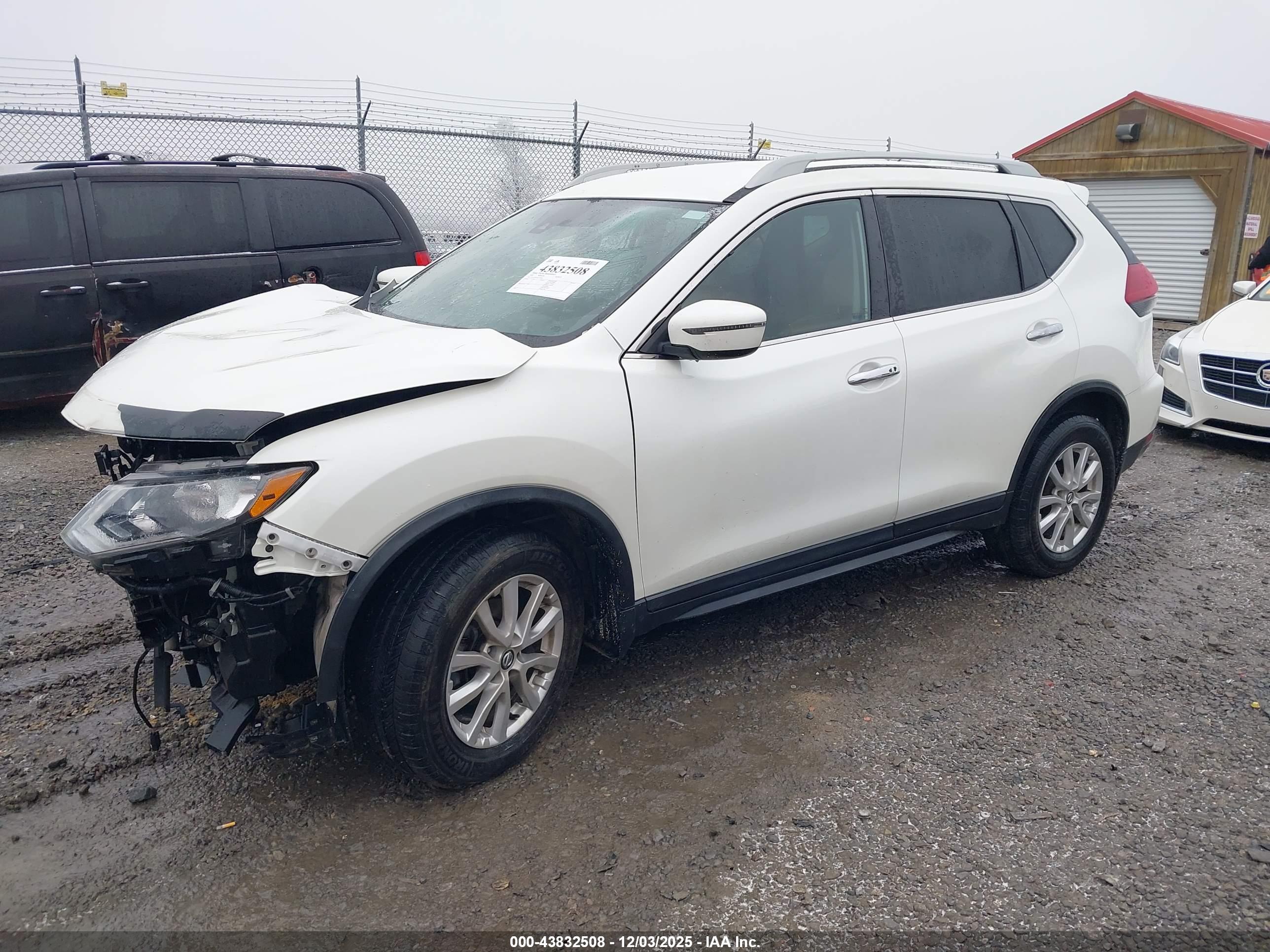 NISSAN ROGUE image 2