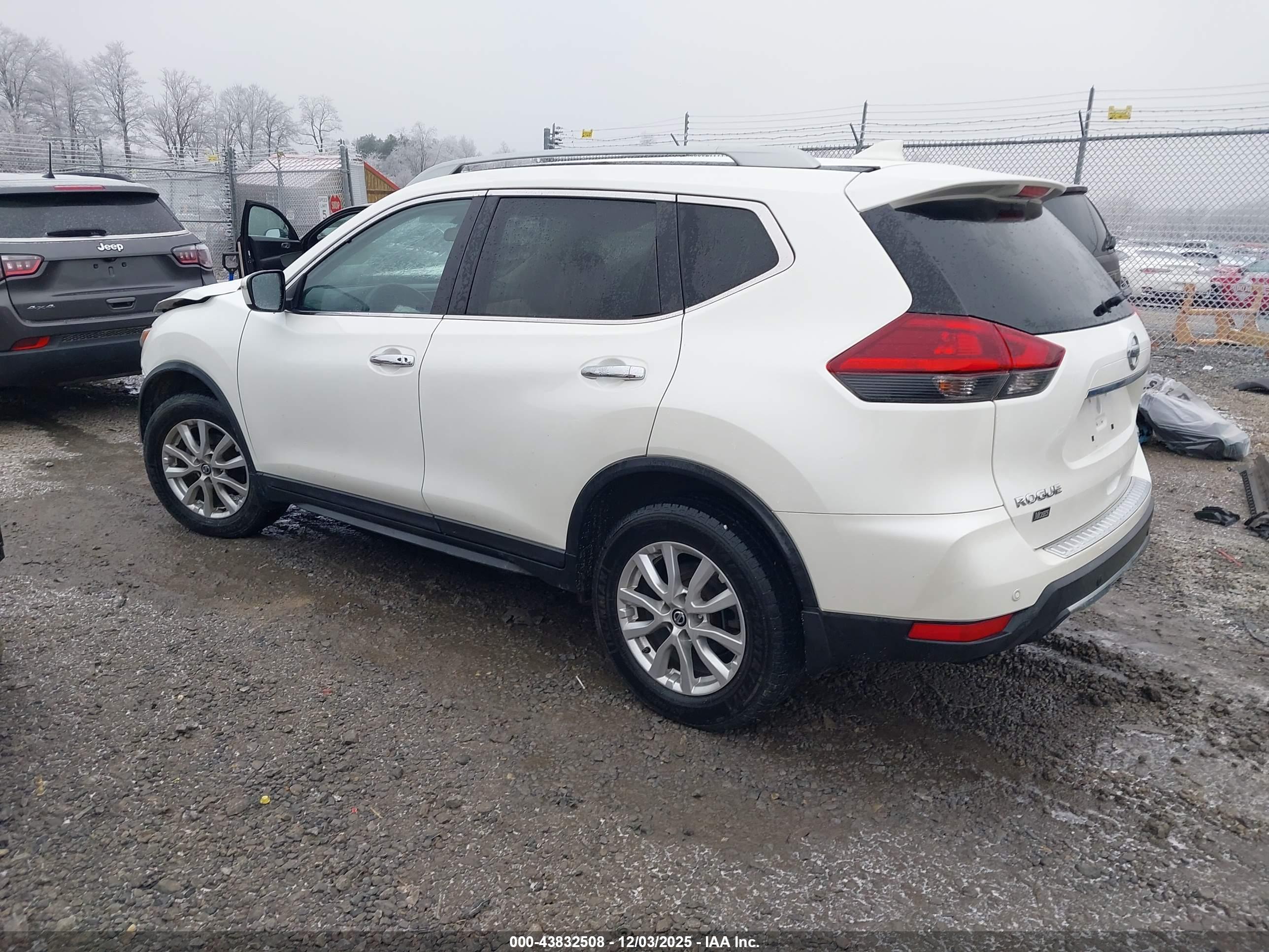 NISSAN ROGUE image 3