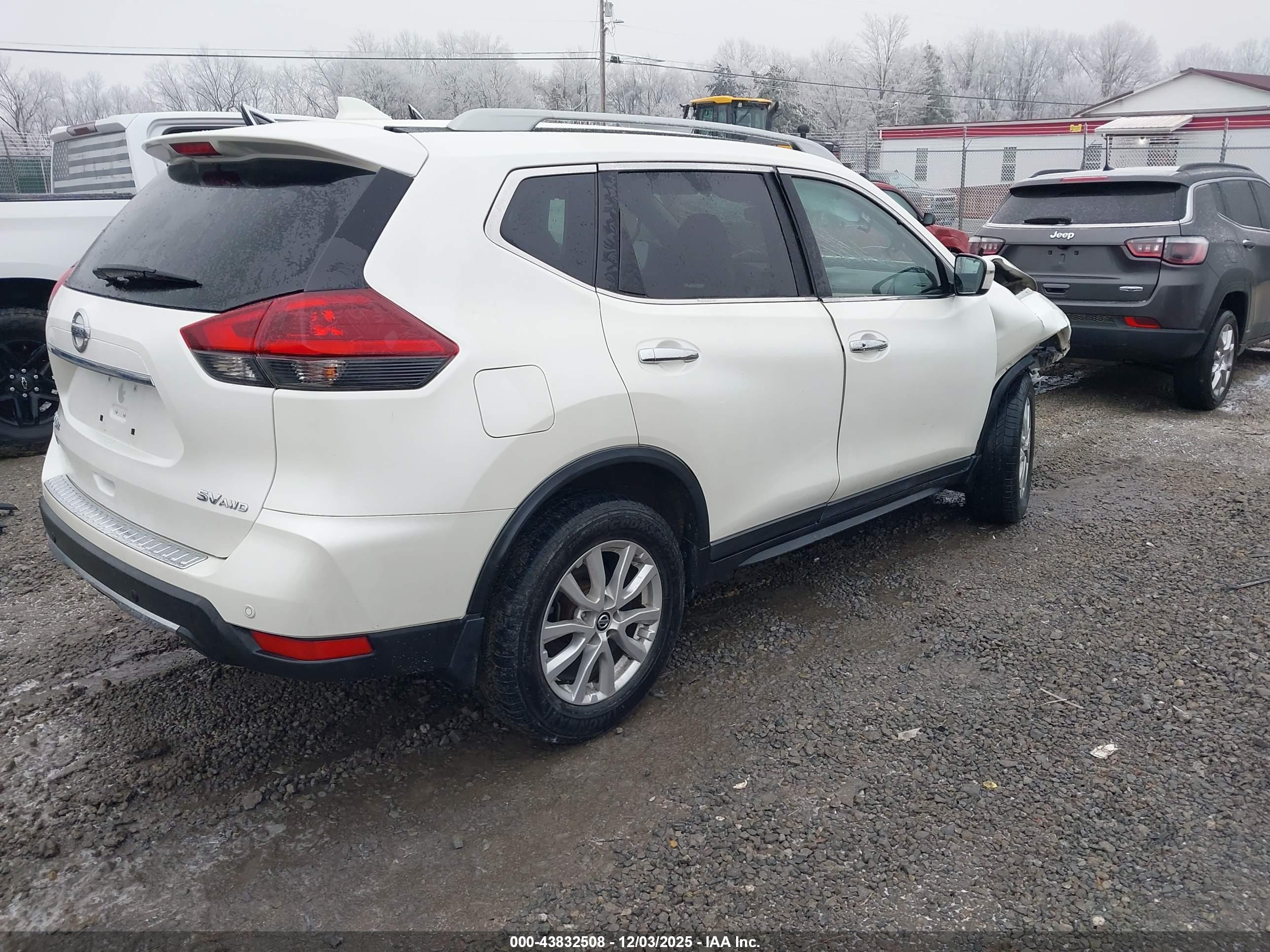 NISSAN ROGUE image 4