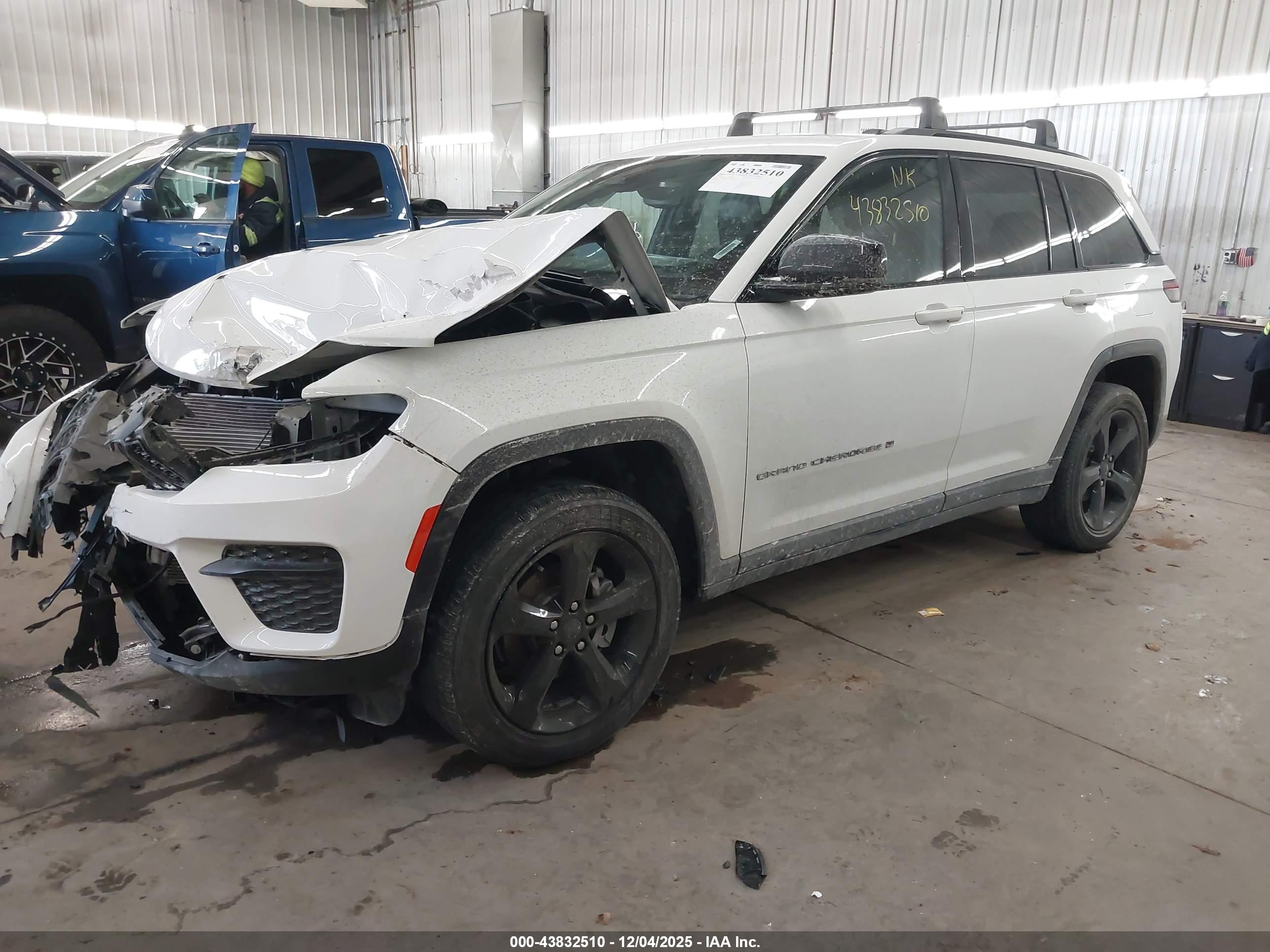 JEEP GRAND image 2