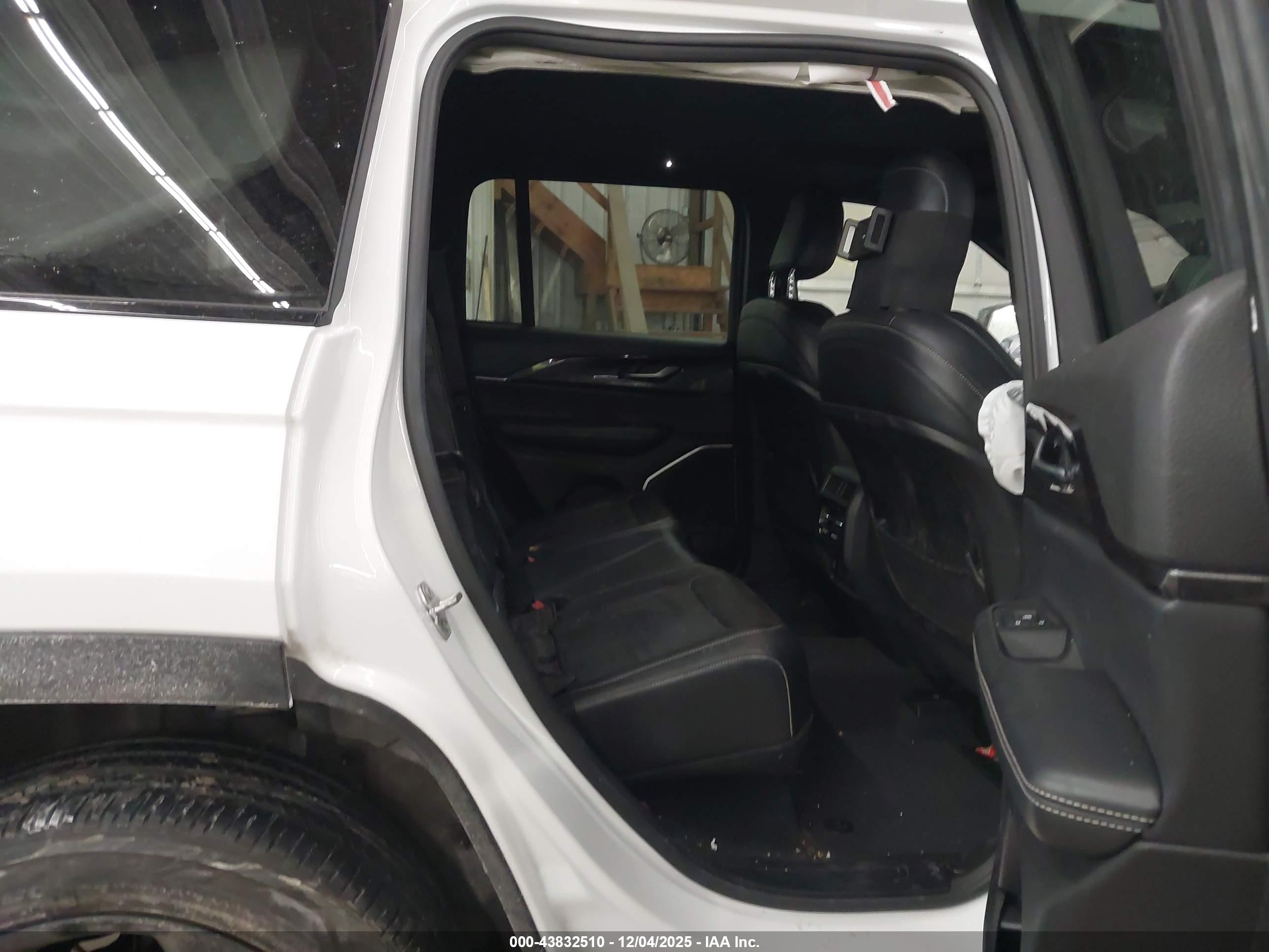 JEEP GRAND image 8