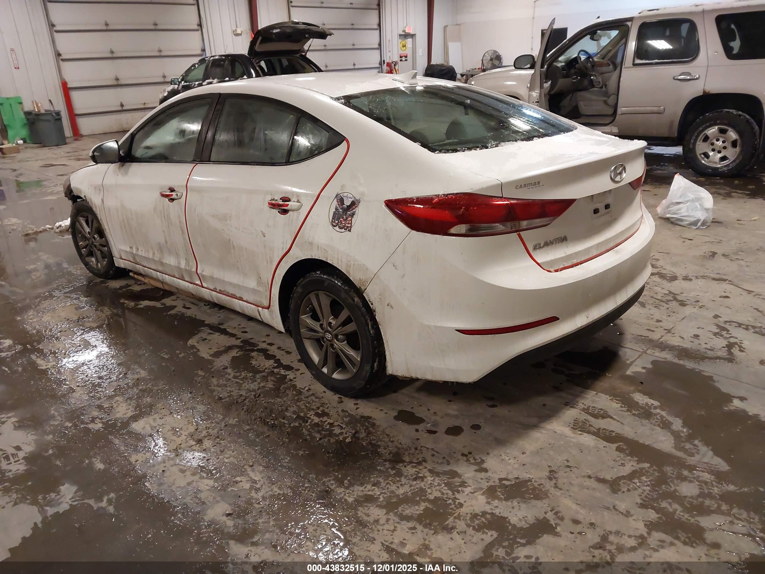 HYUNDAI ELANTRA image 3