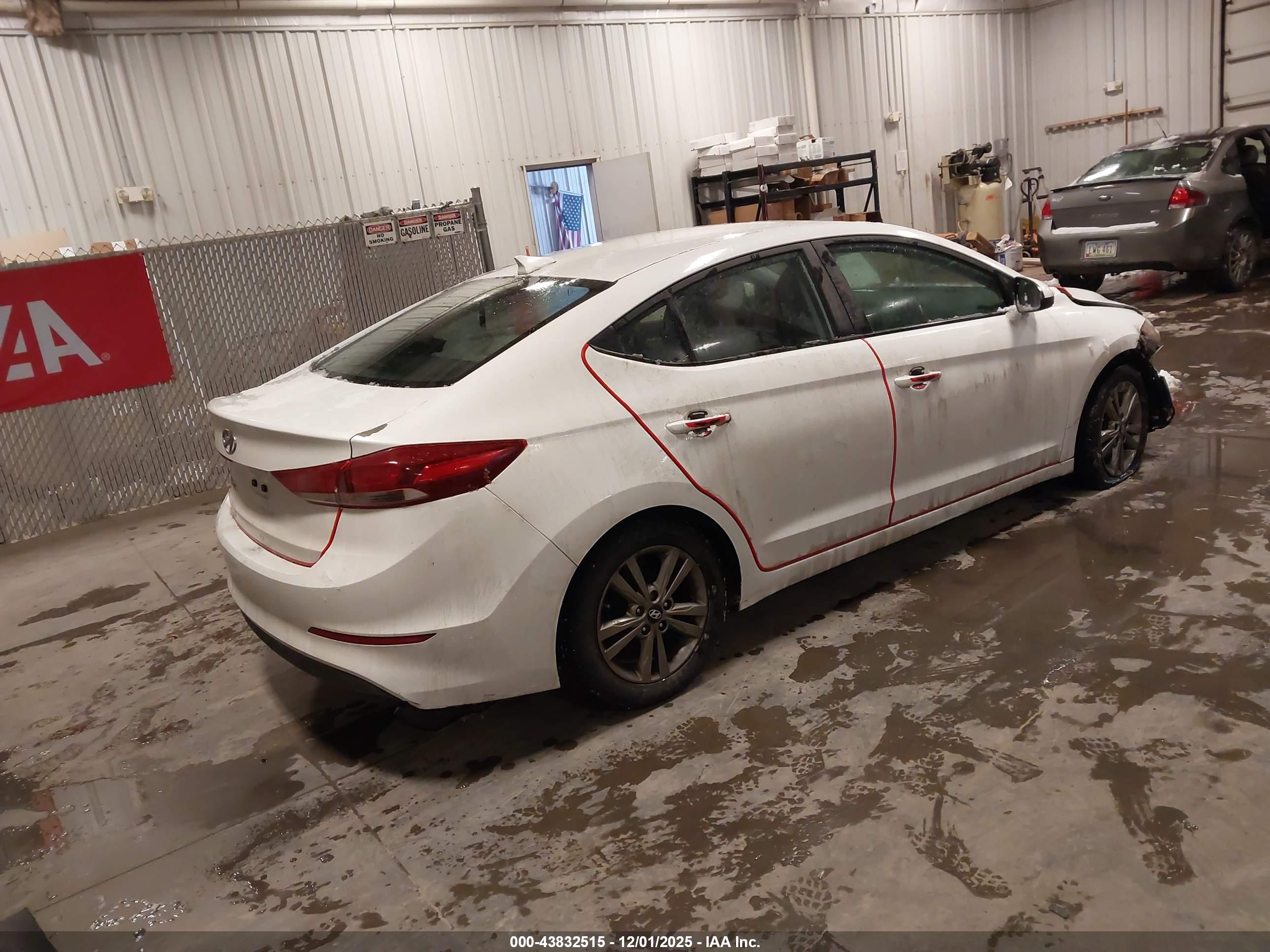 HYUNDAI ELANTRA image 4