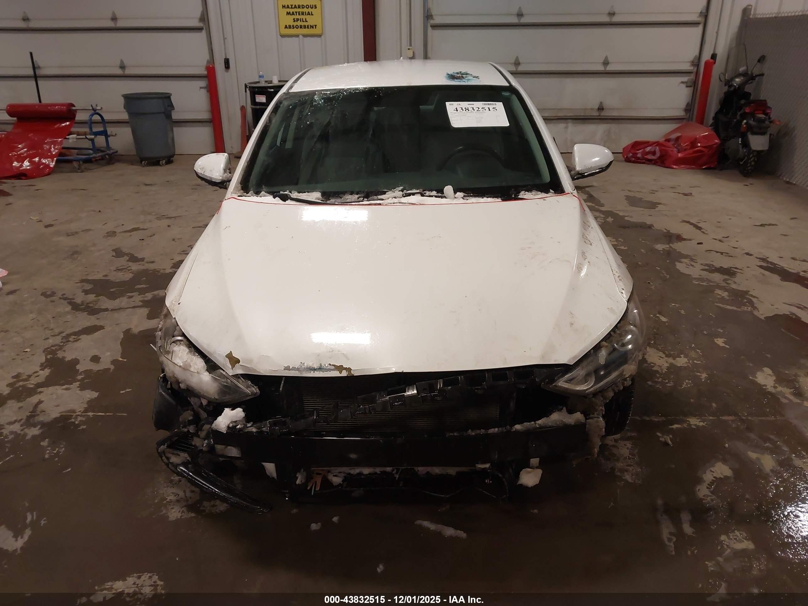 HYUNDAI ELANTRA image 6