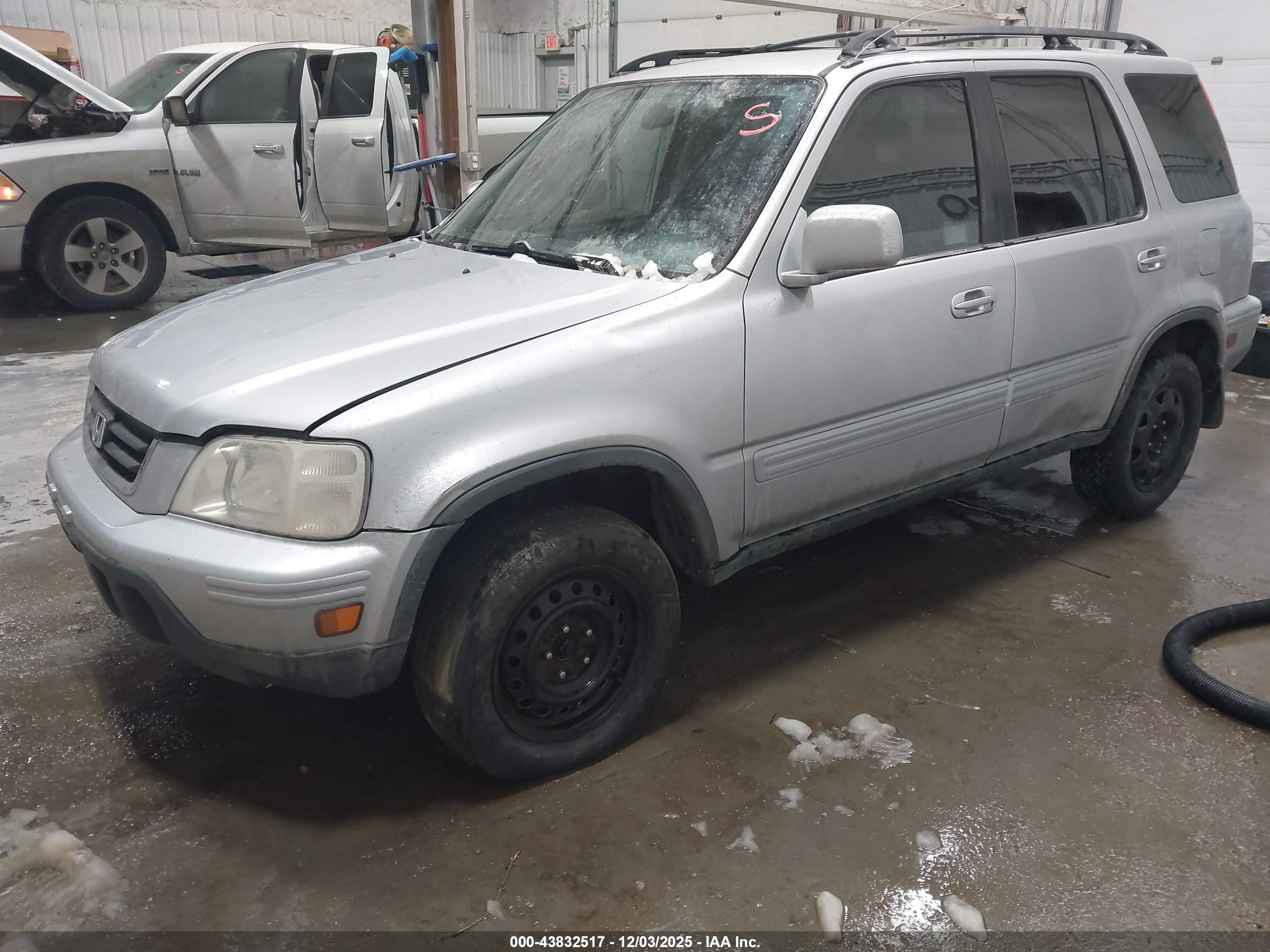 HONDA CR-V image 2