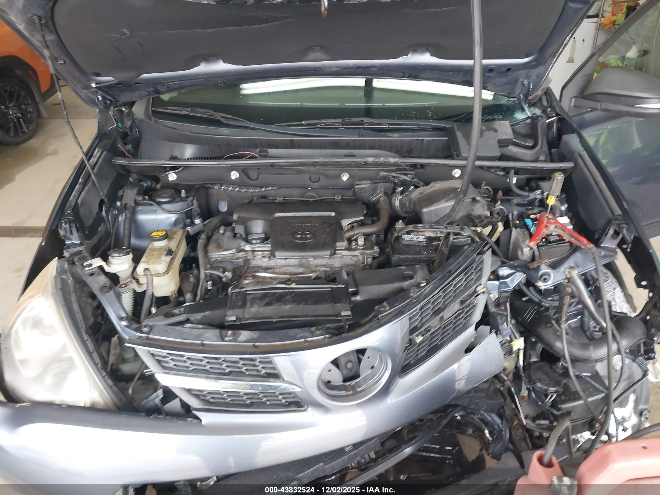 TOYOTA RAV4 image 10