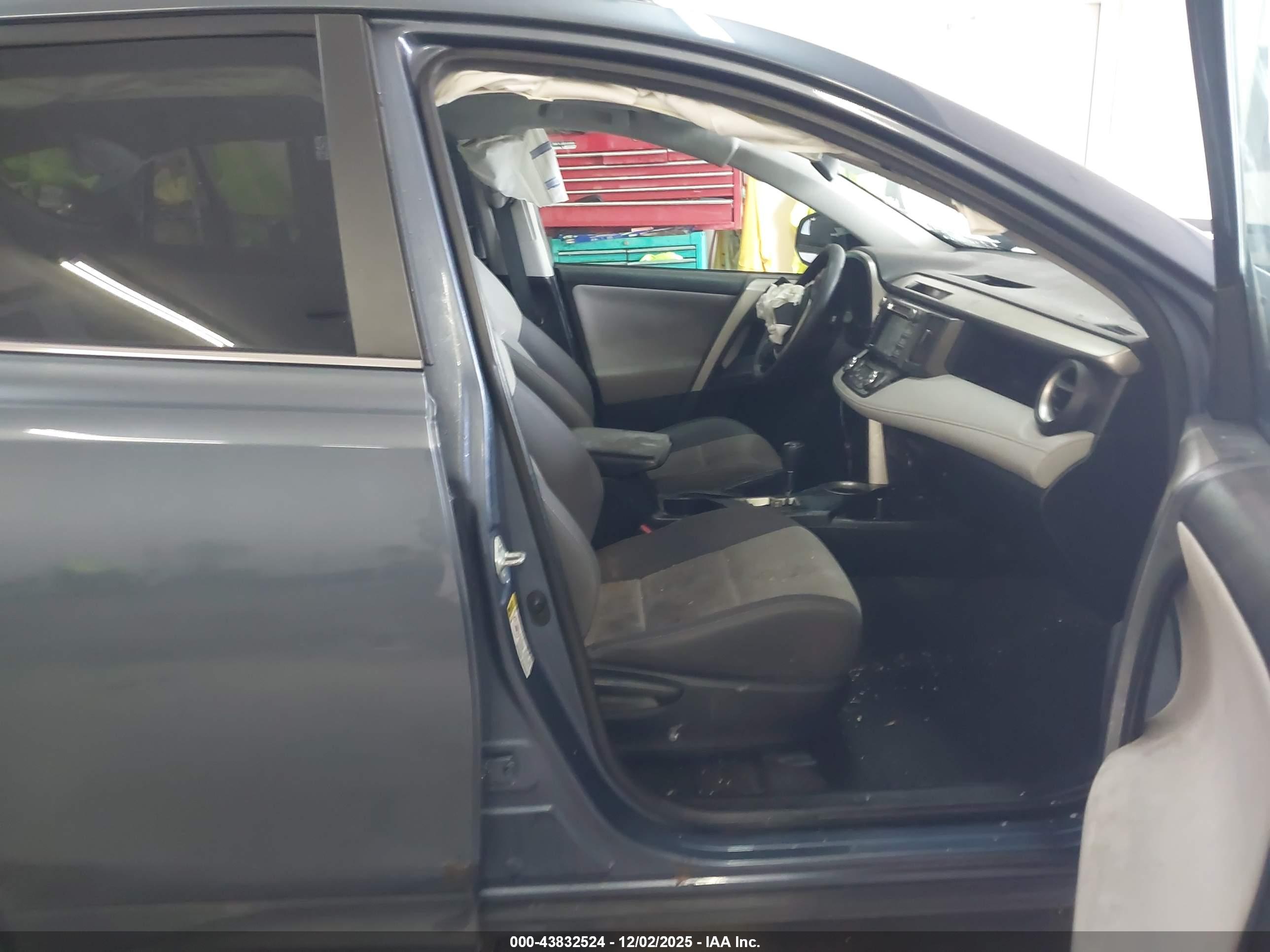 TOYOTA RAV4 image 5