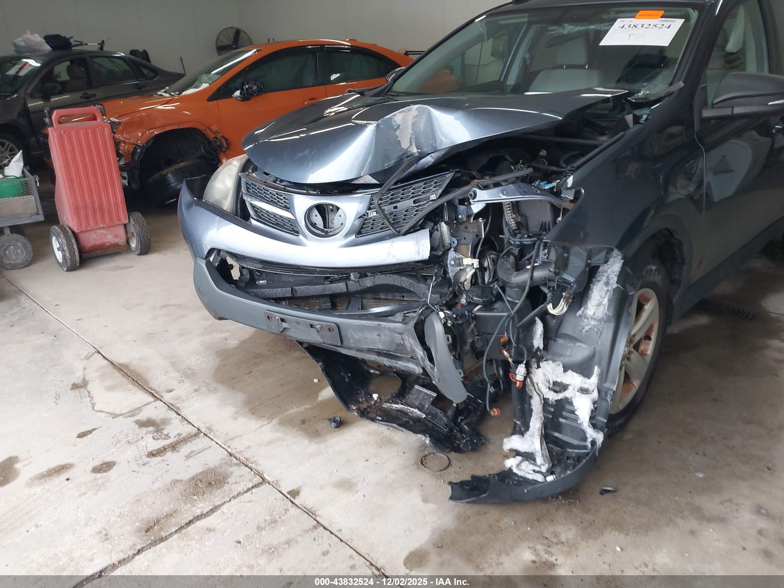 TOYOTA RAV4 image 6