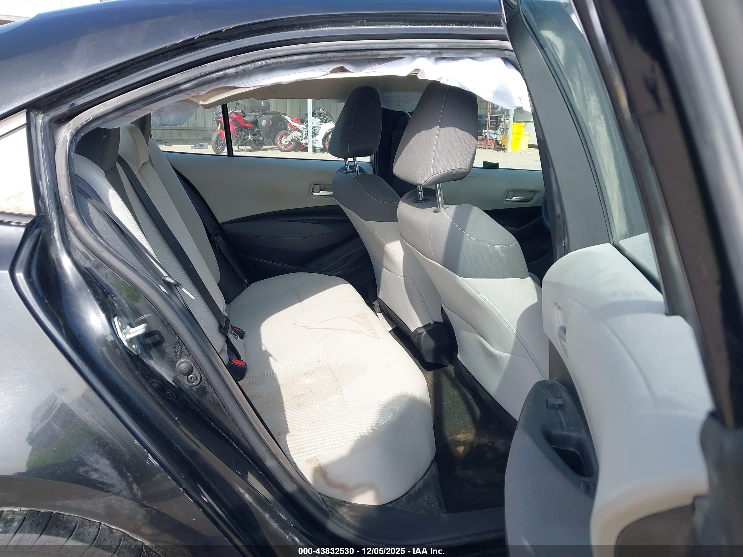 TOYOTA COROLLA image 8