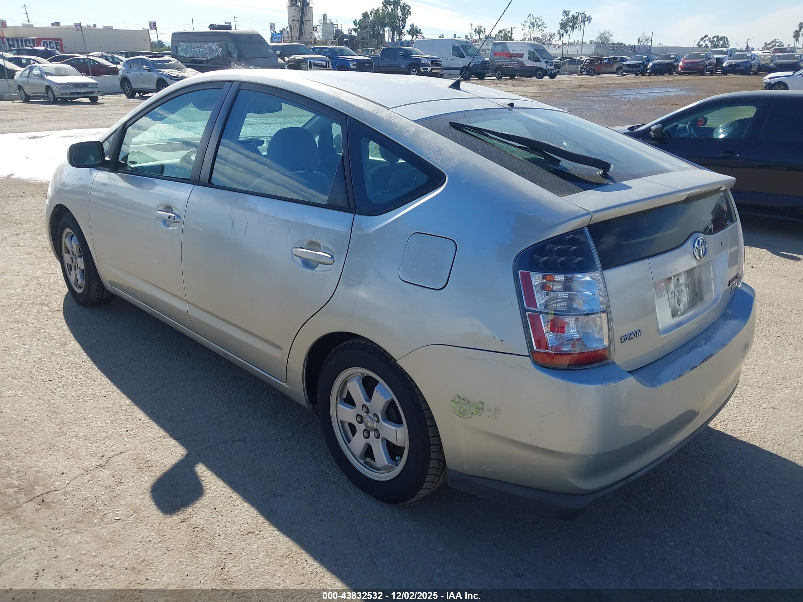 TOYOTA PRIUS image 3