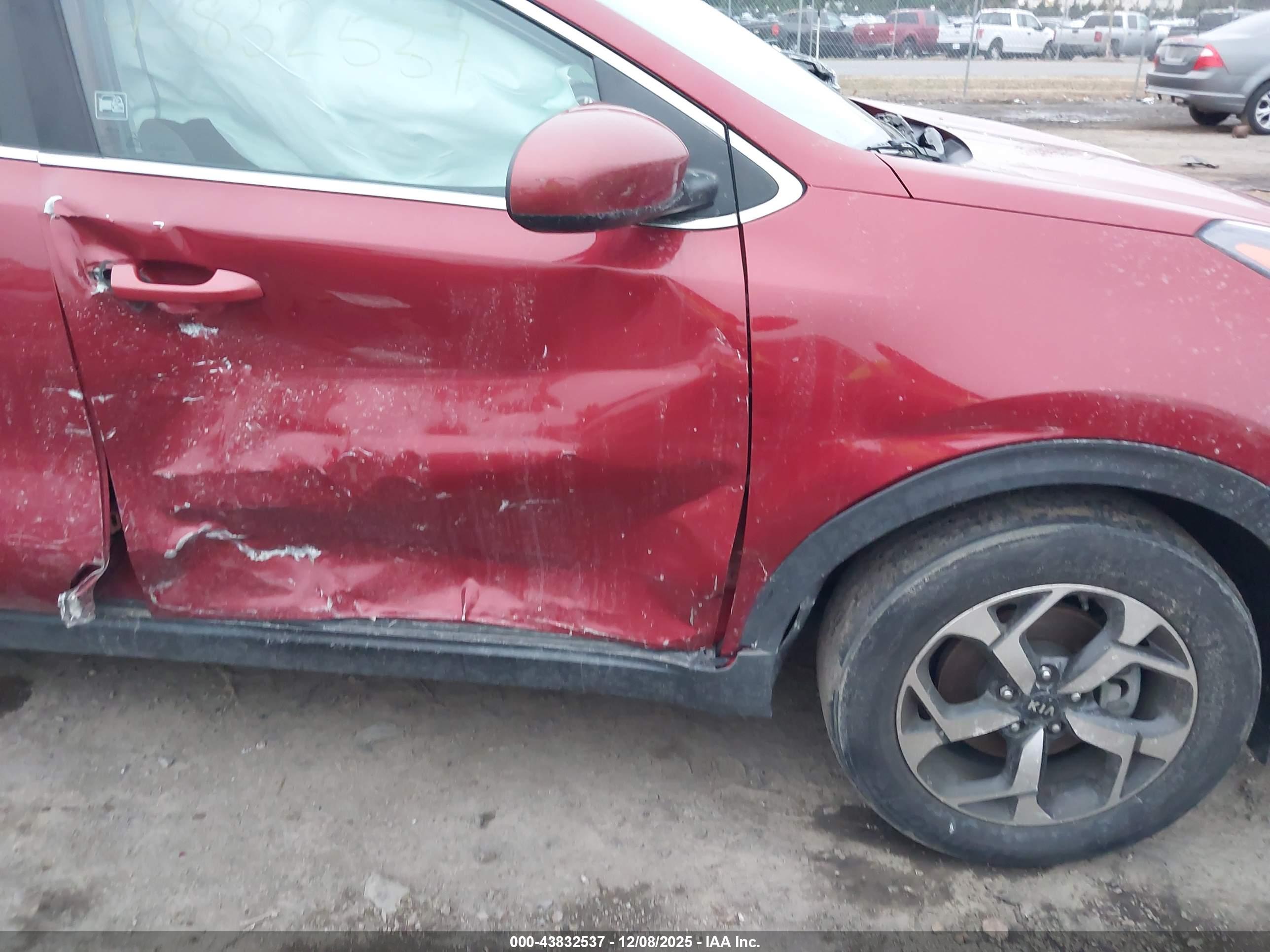 KIA SPORTAGE image 6