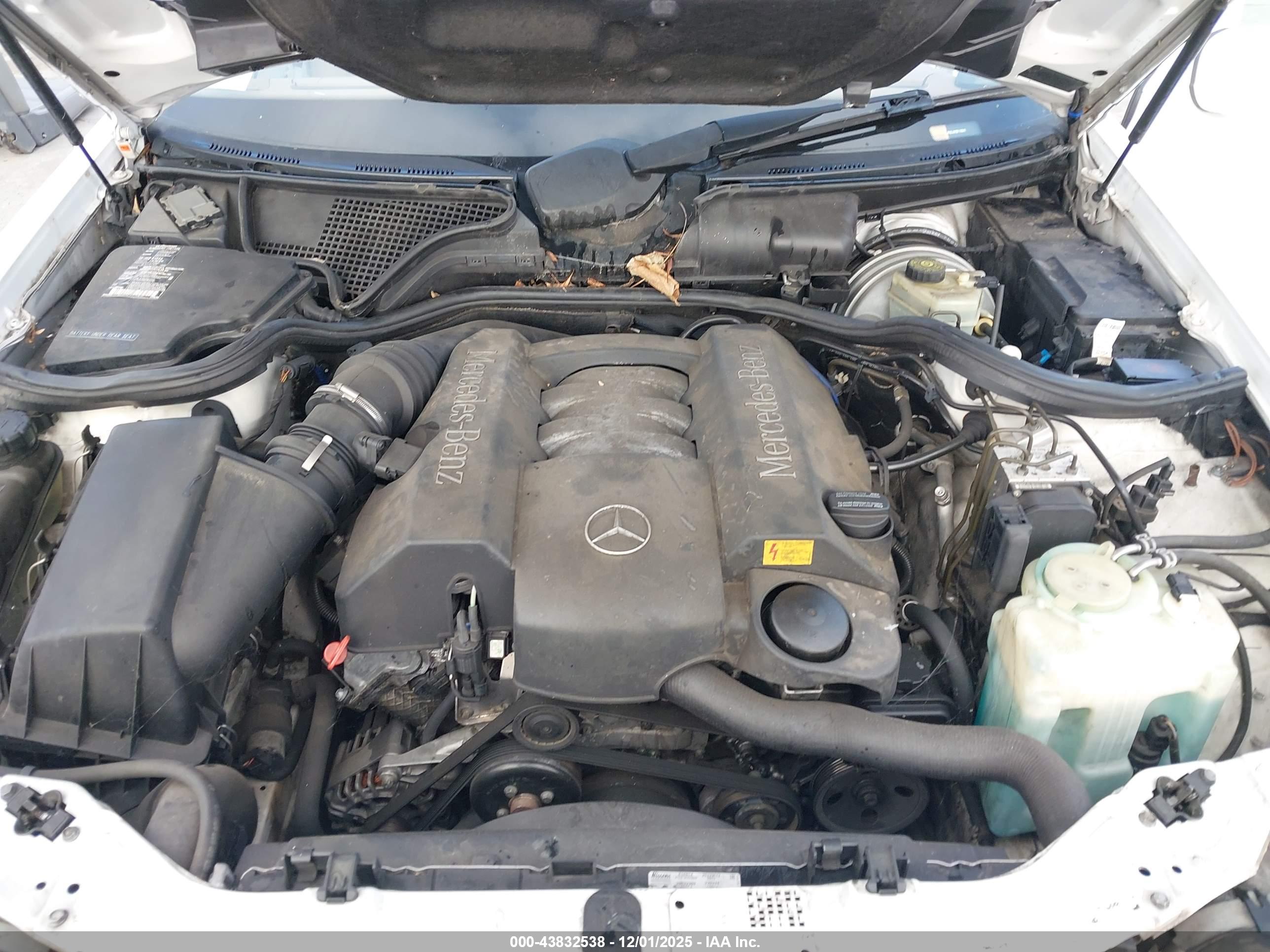 MERCEDES-BENZ E image 10