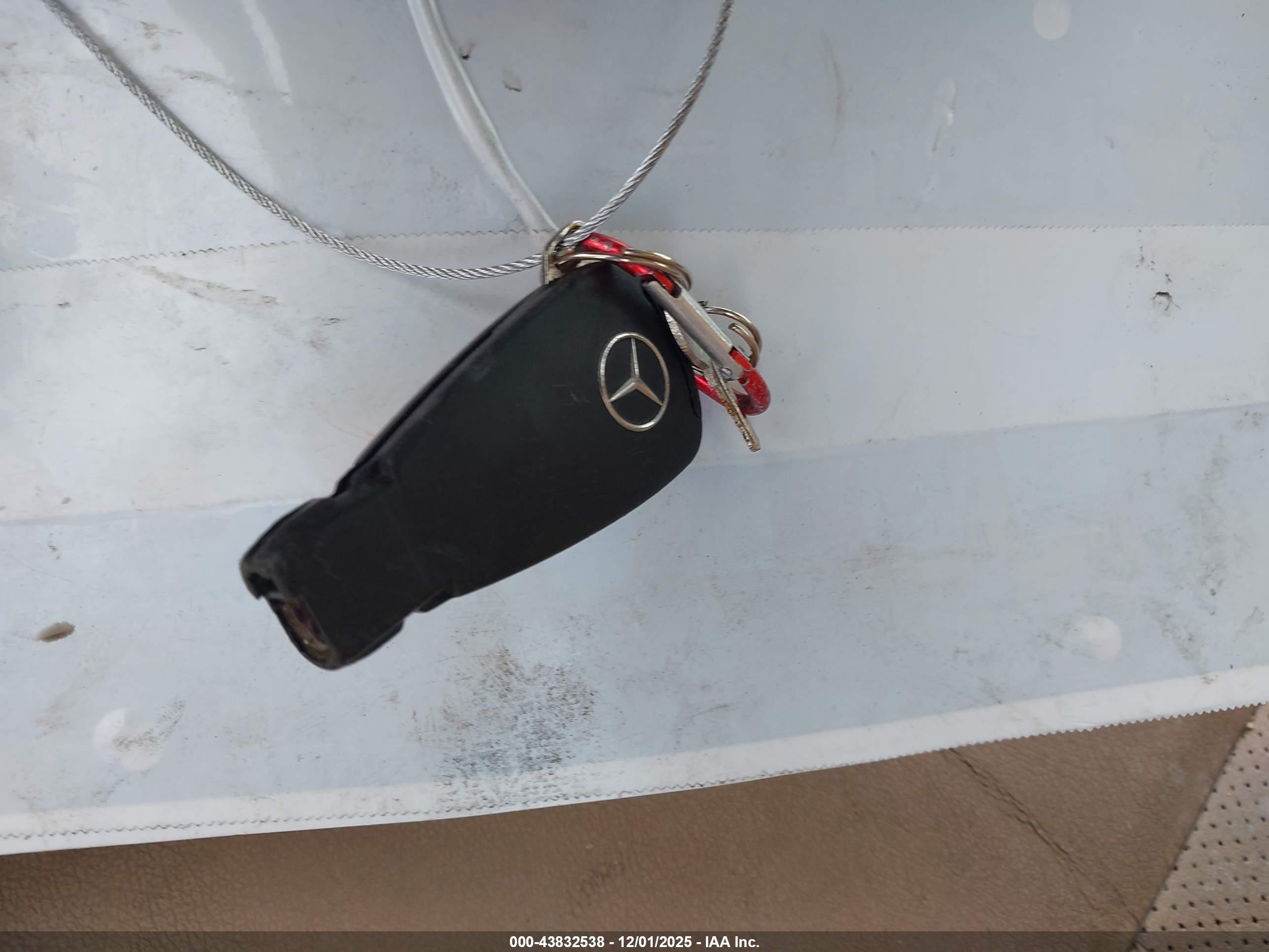 MERCEDES-BENZ E image 11