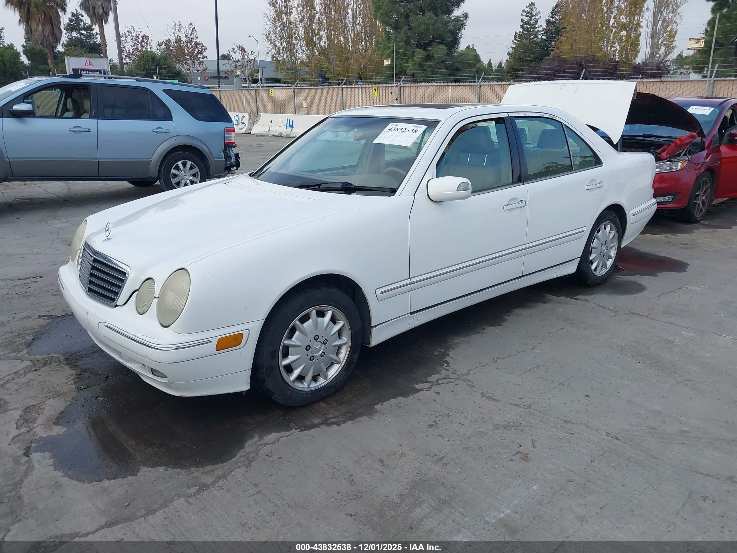 MERCEDES-BENZ E image 2