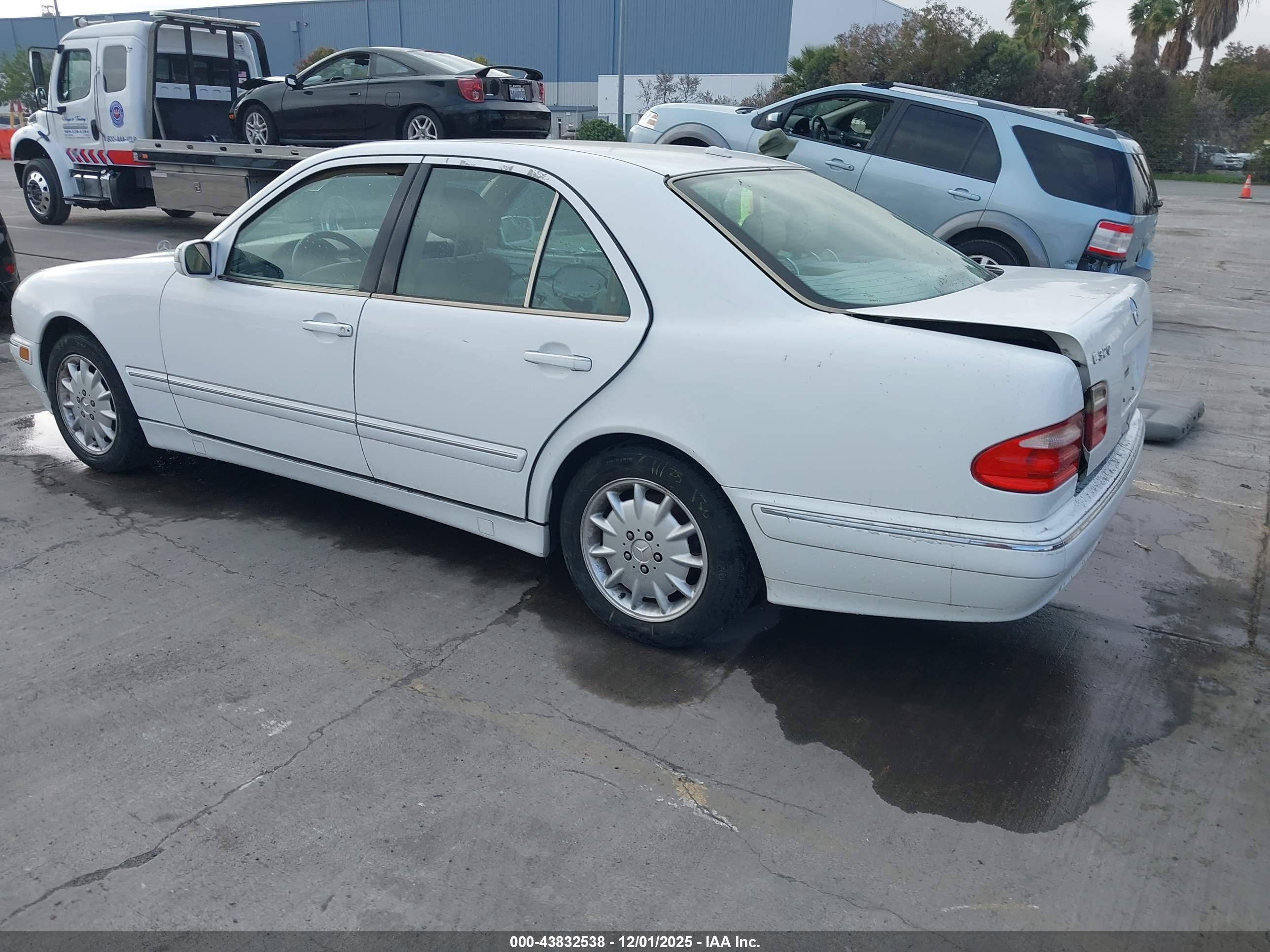 MERCEDES-BENZ E image 3