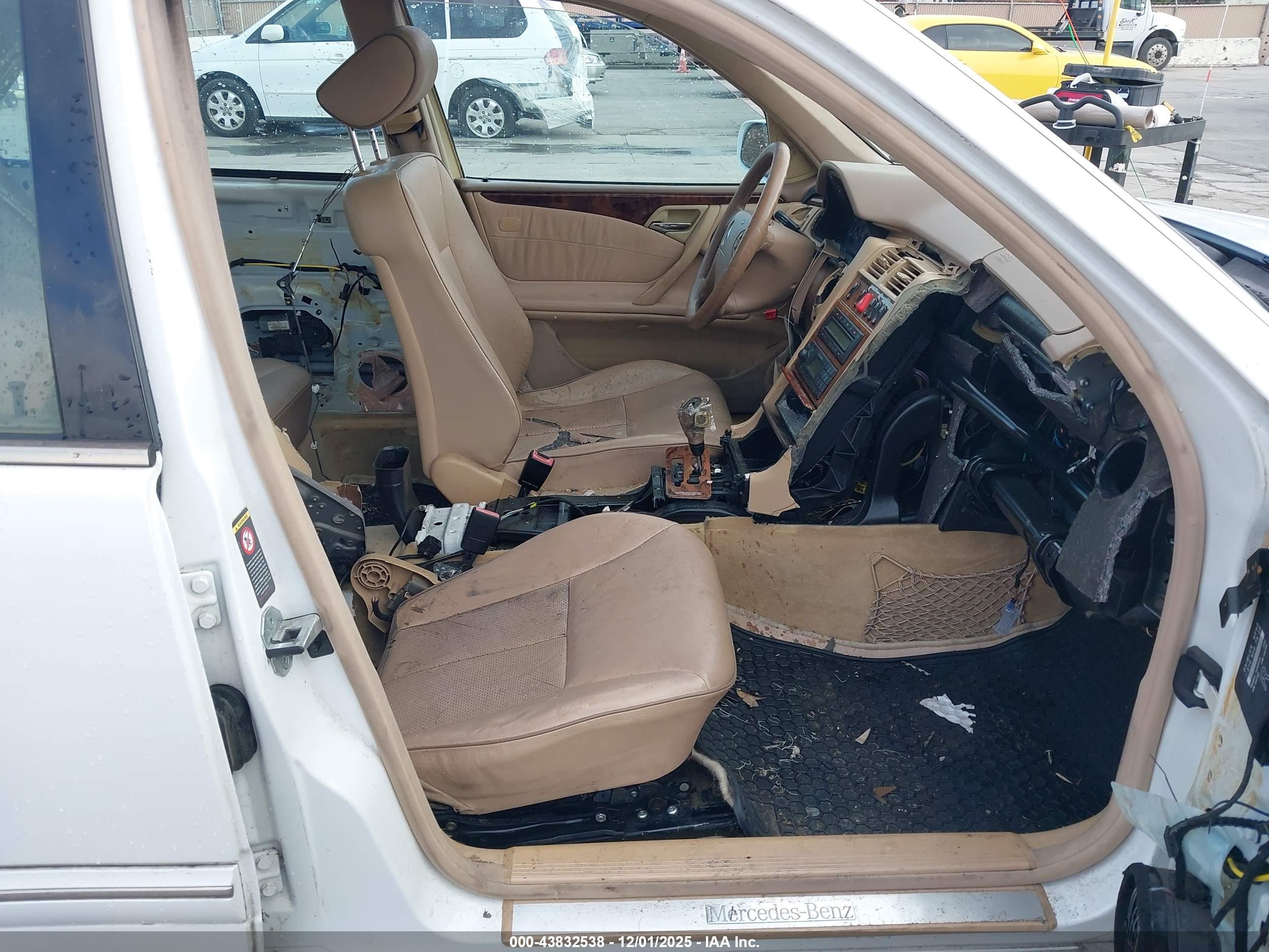 MERCEDES-BENZ E image 5