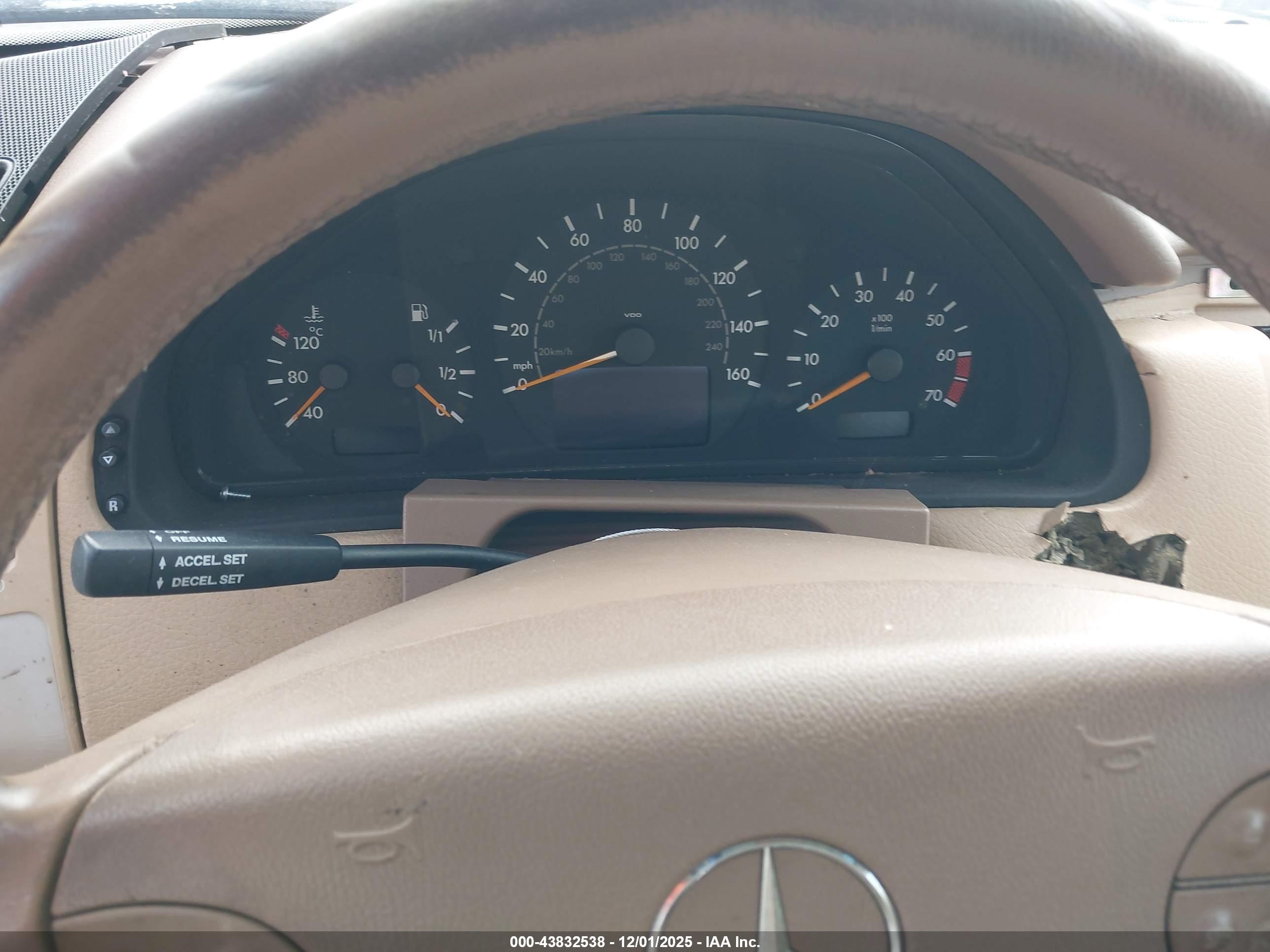 MERCEDES-BENZ E image 7