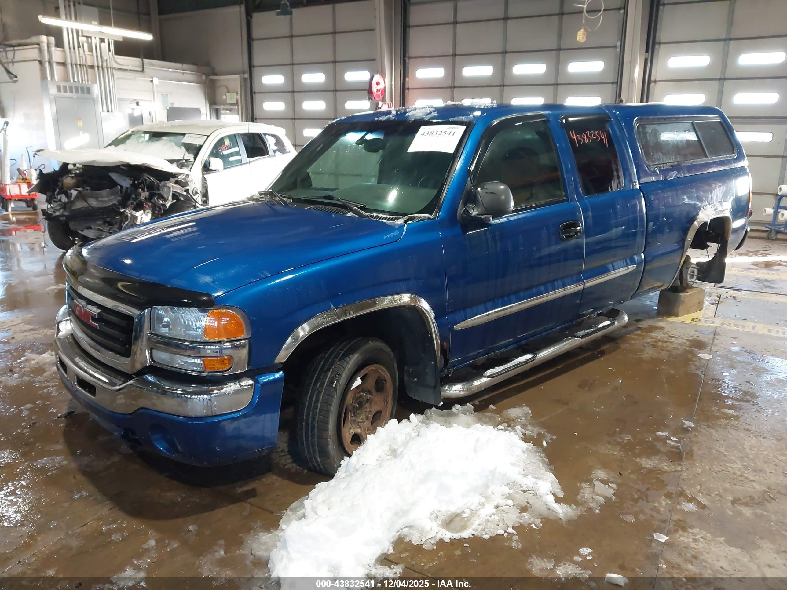 GMC SIERRA image 2