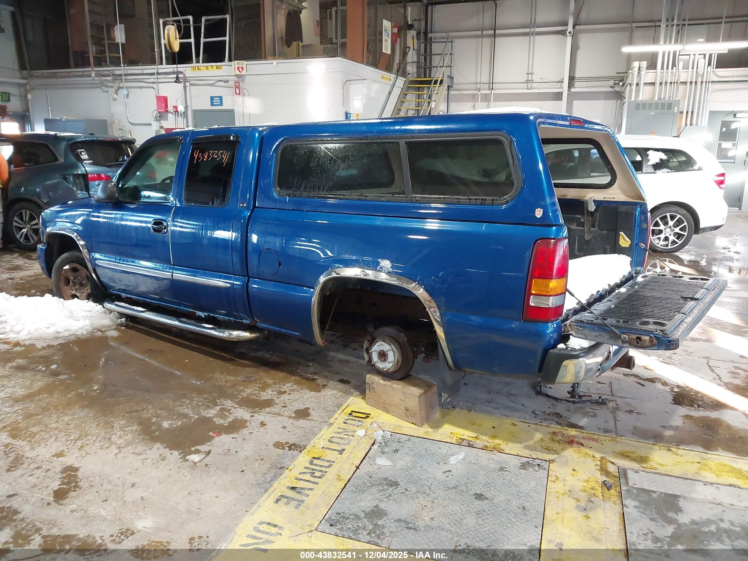 GMC SIERRA image 3