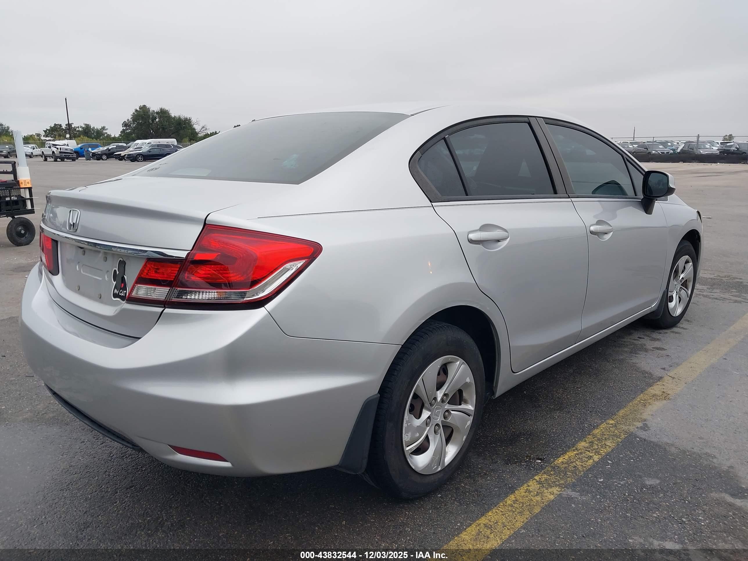 HONDA CIVIC image 4