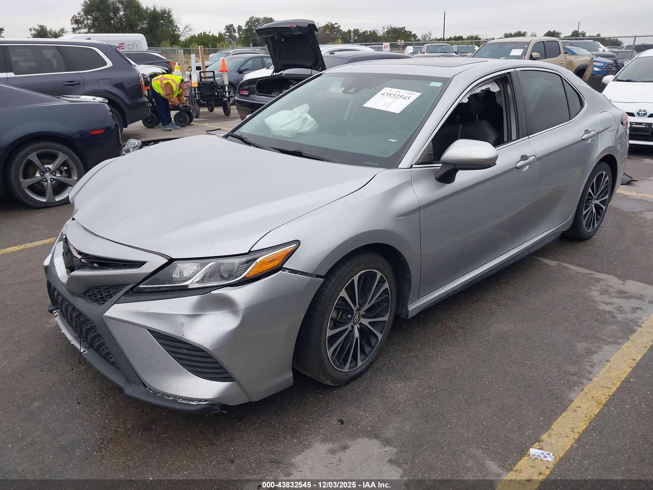 TOYOTA CAMRY image 2