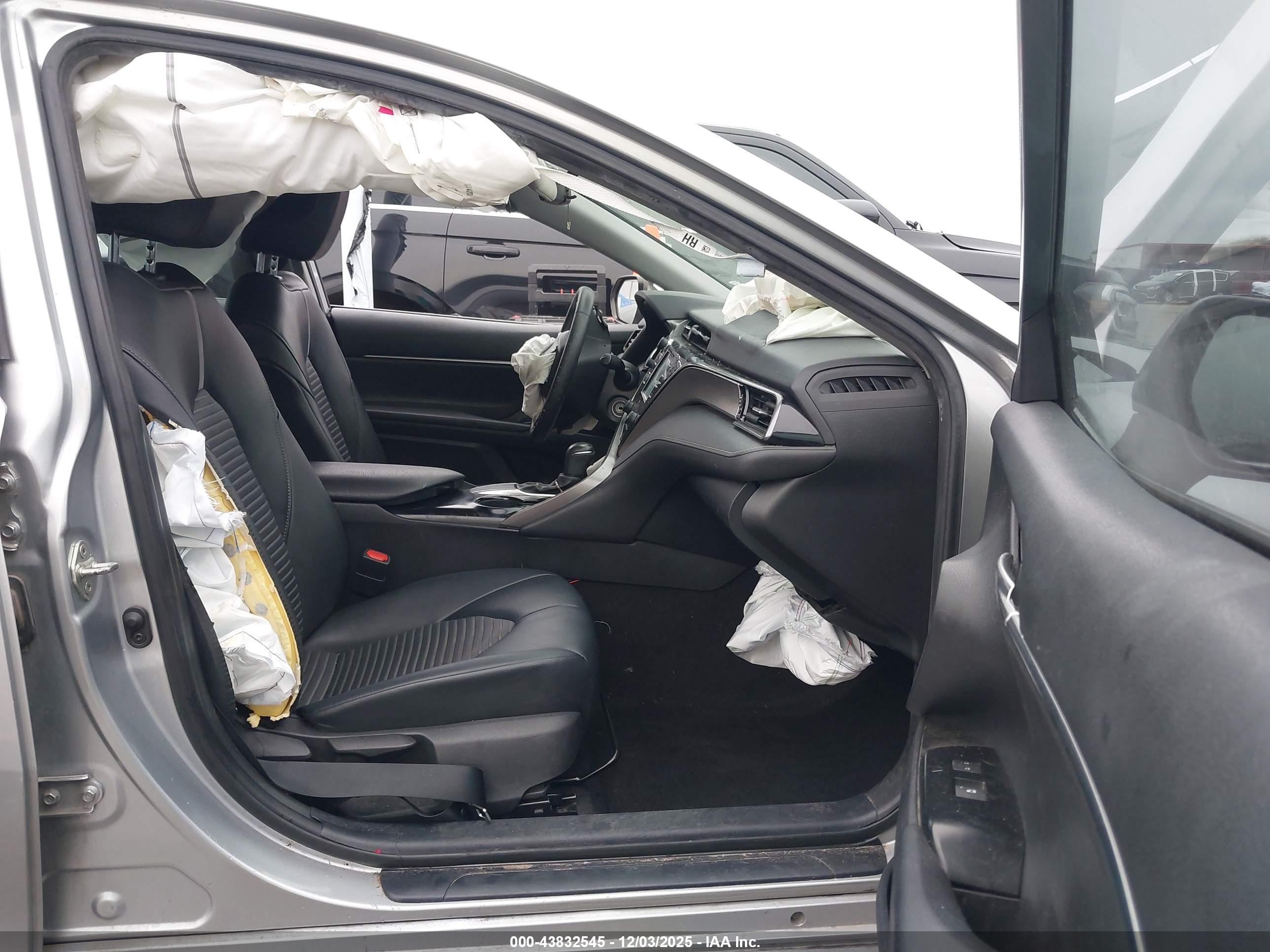 TOYOTA CAMRY image 5