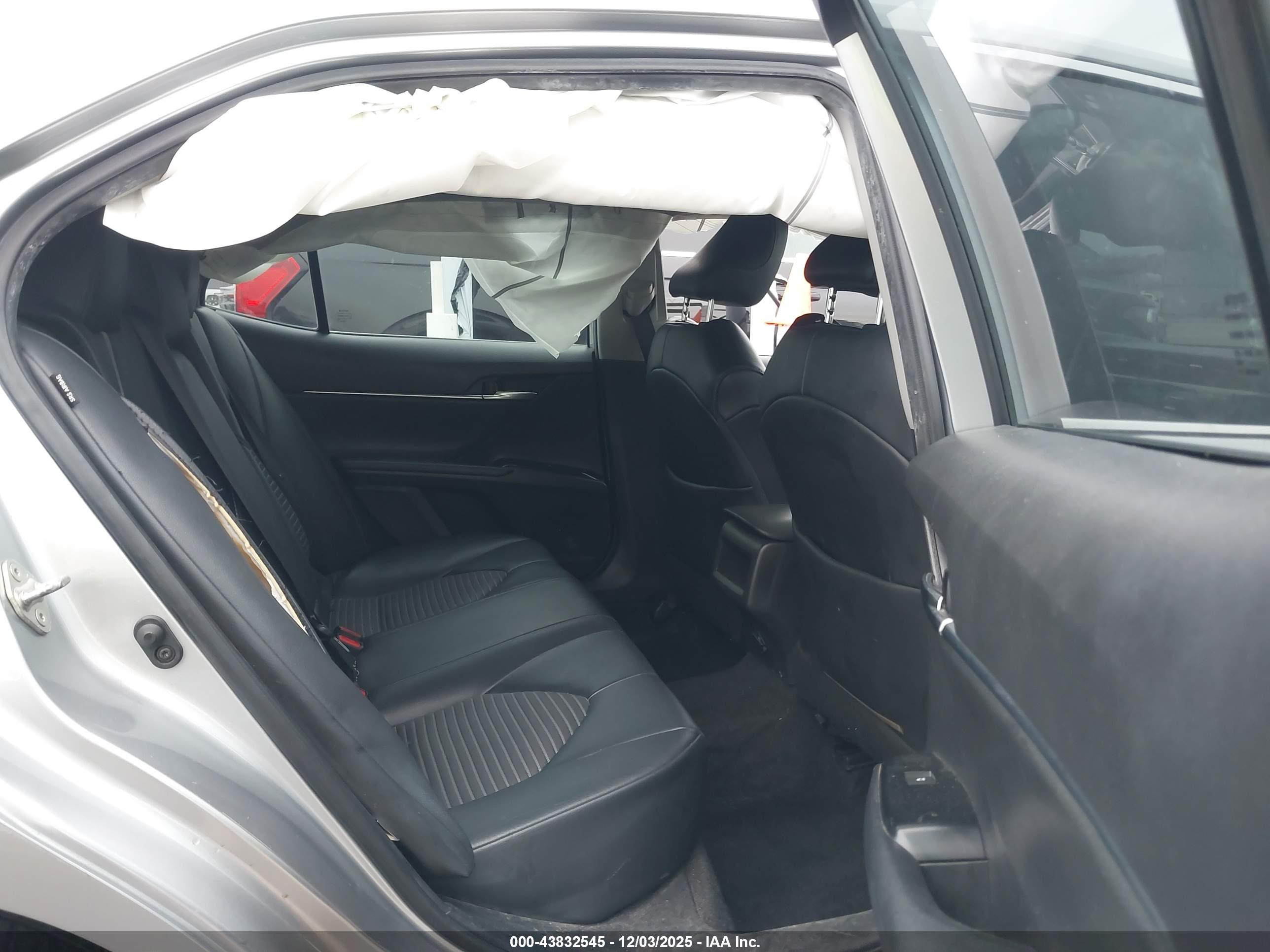 TOYOTA CAMRY image 8