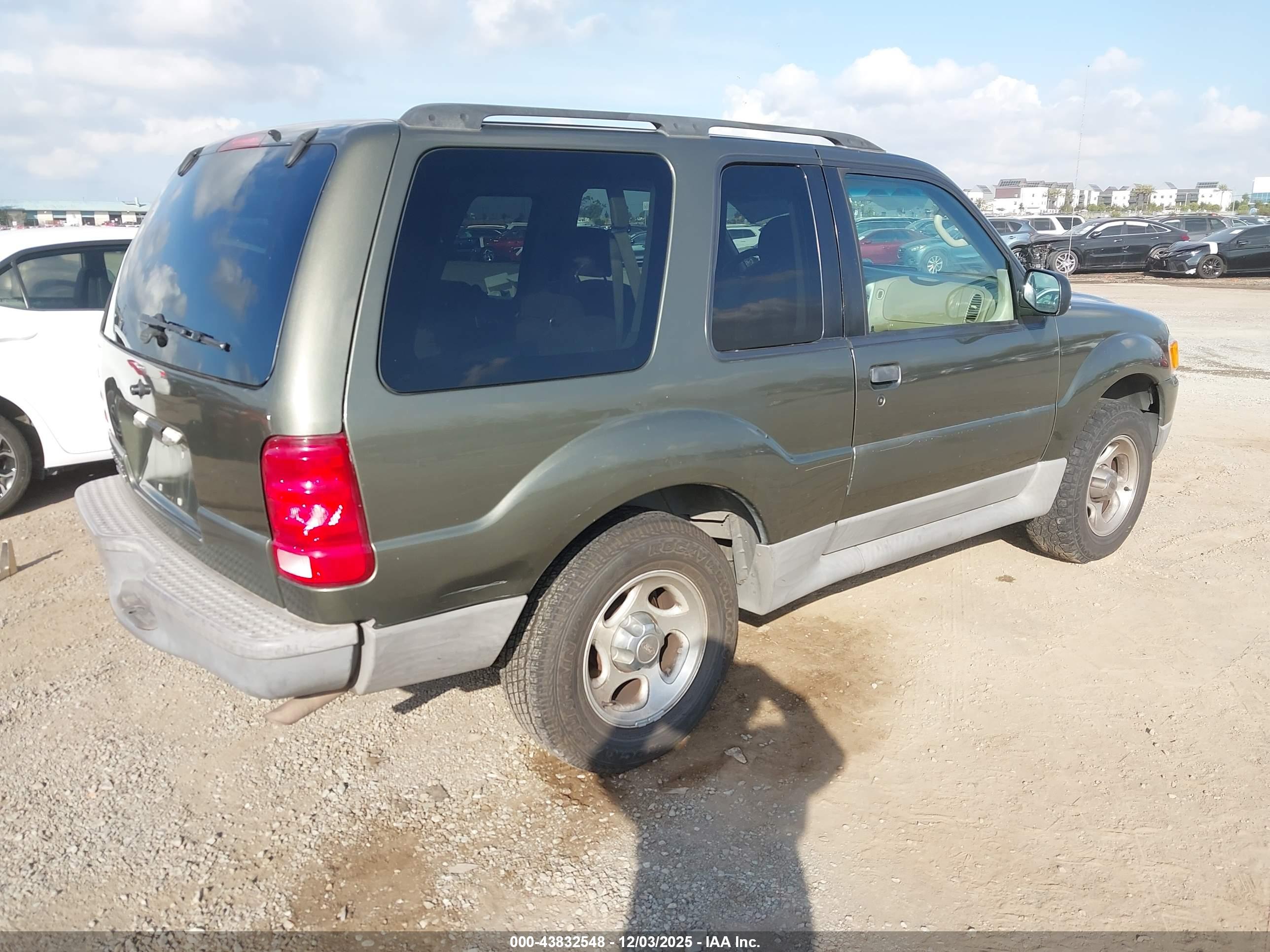 FORD EXPLORER image 4