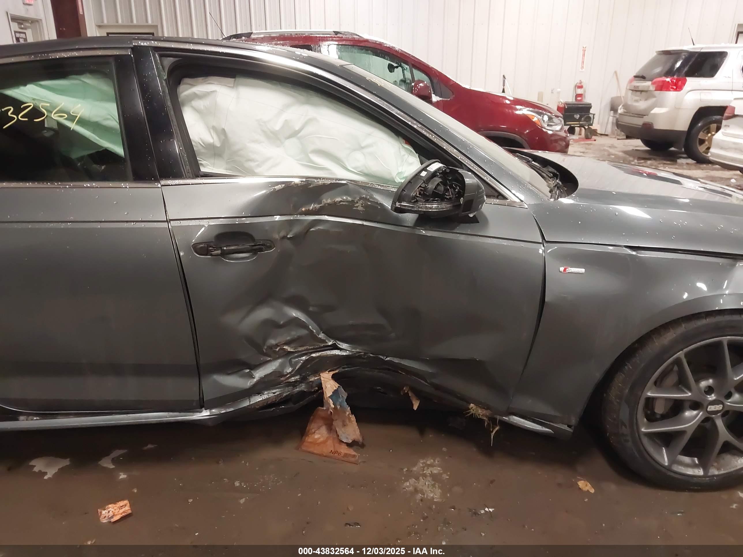 AUDI A4 image 6