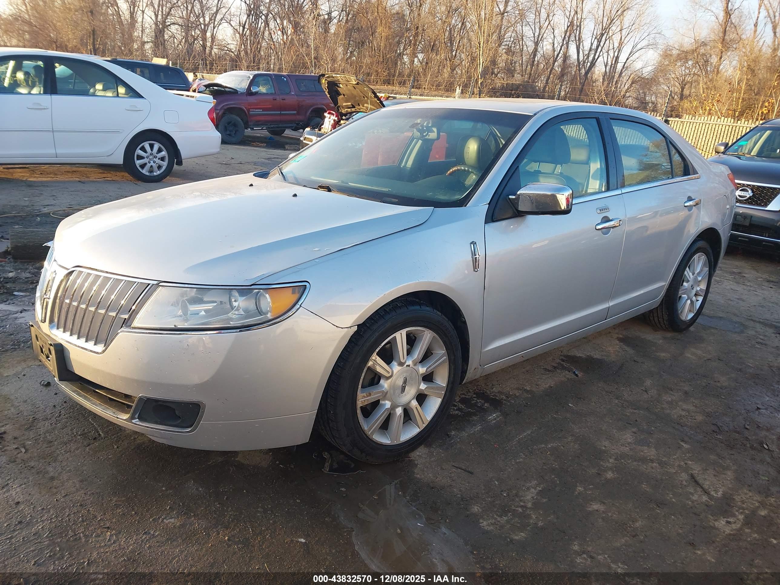 LINCOLN MKZ image 2