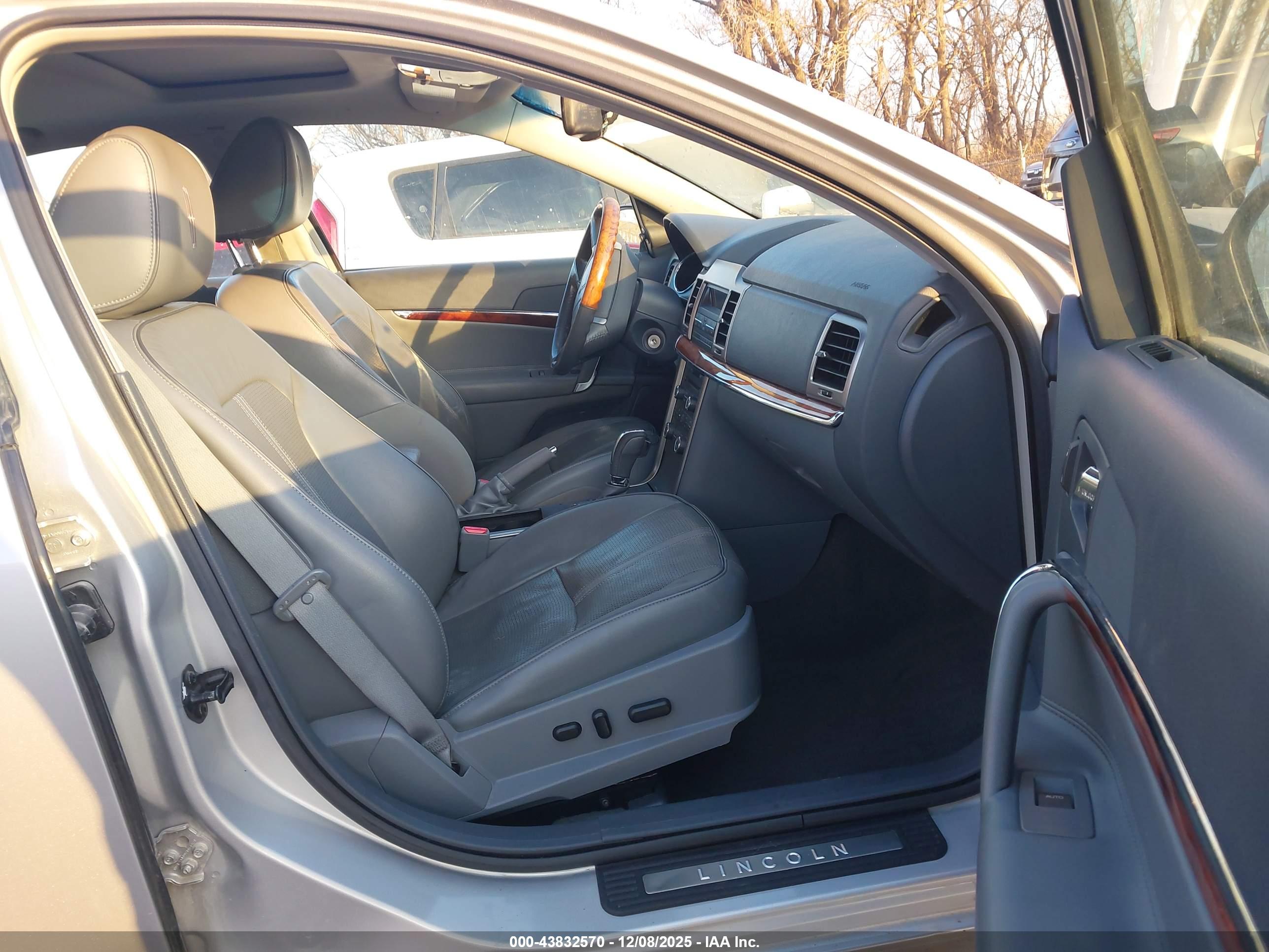 LINCOLN MKZ image 5