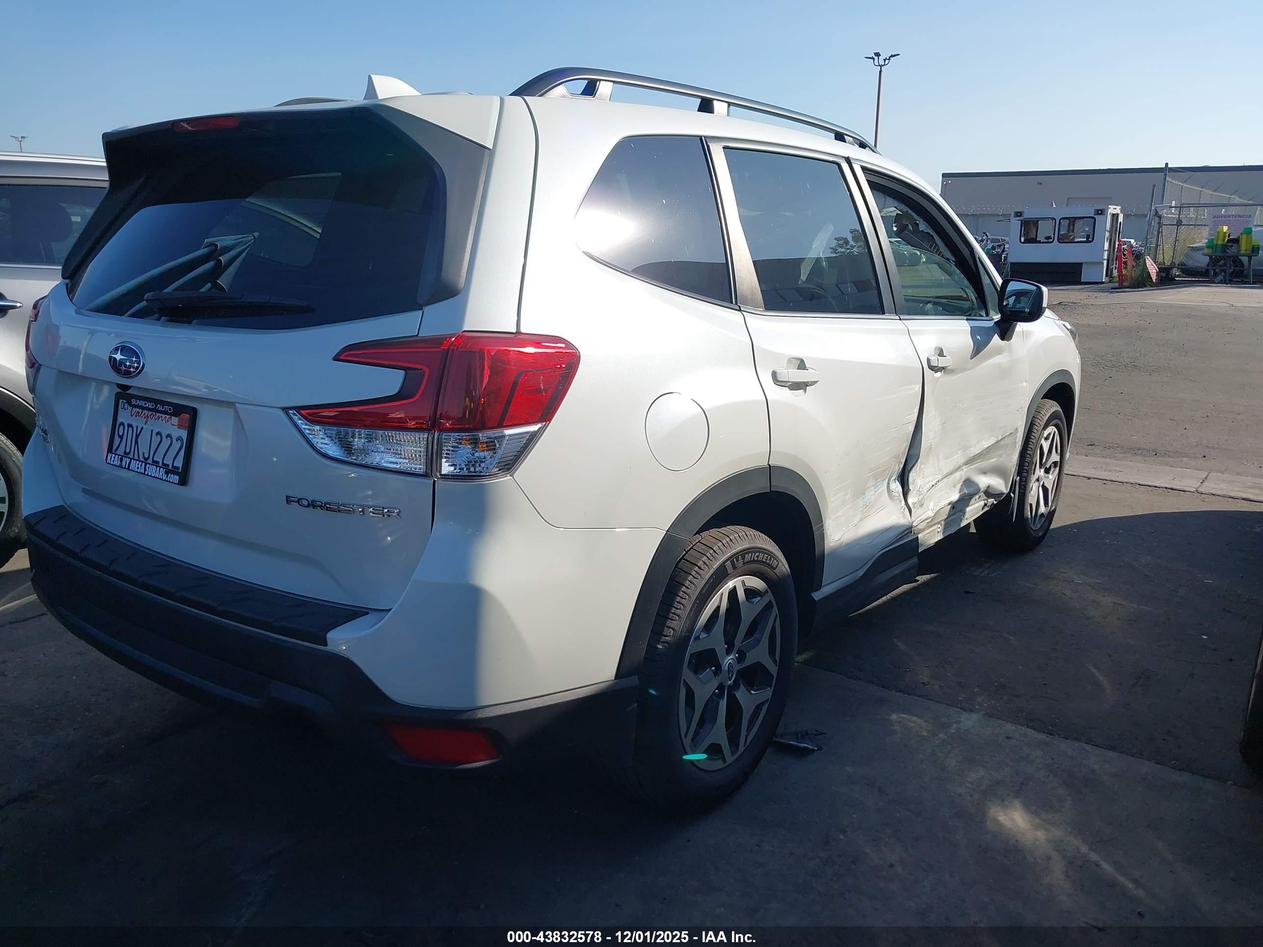 SUBARU FORESTER image 4