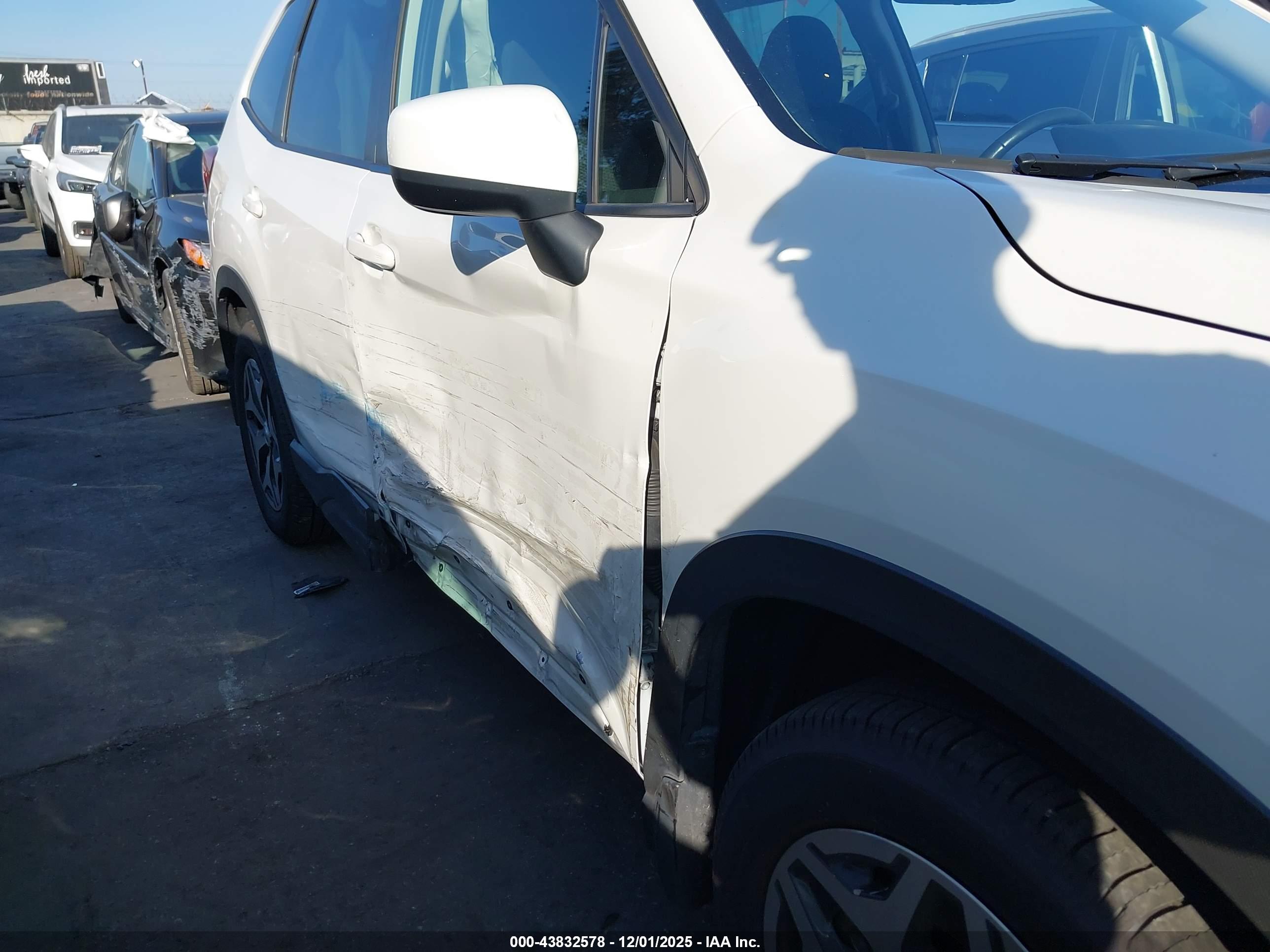 SUBARU FORESTER image 6