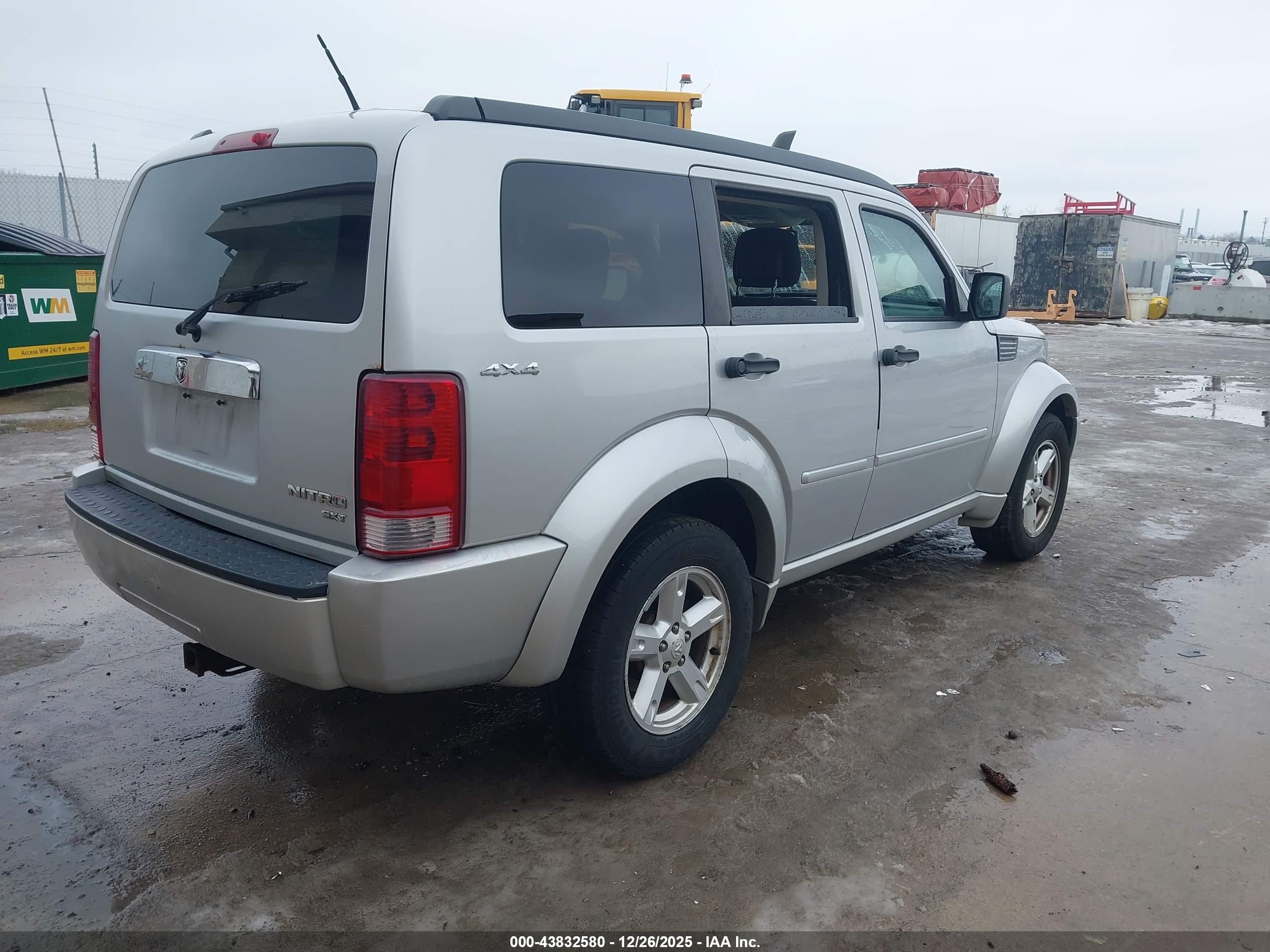 DODGE NITRO image 4