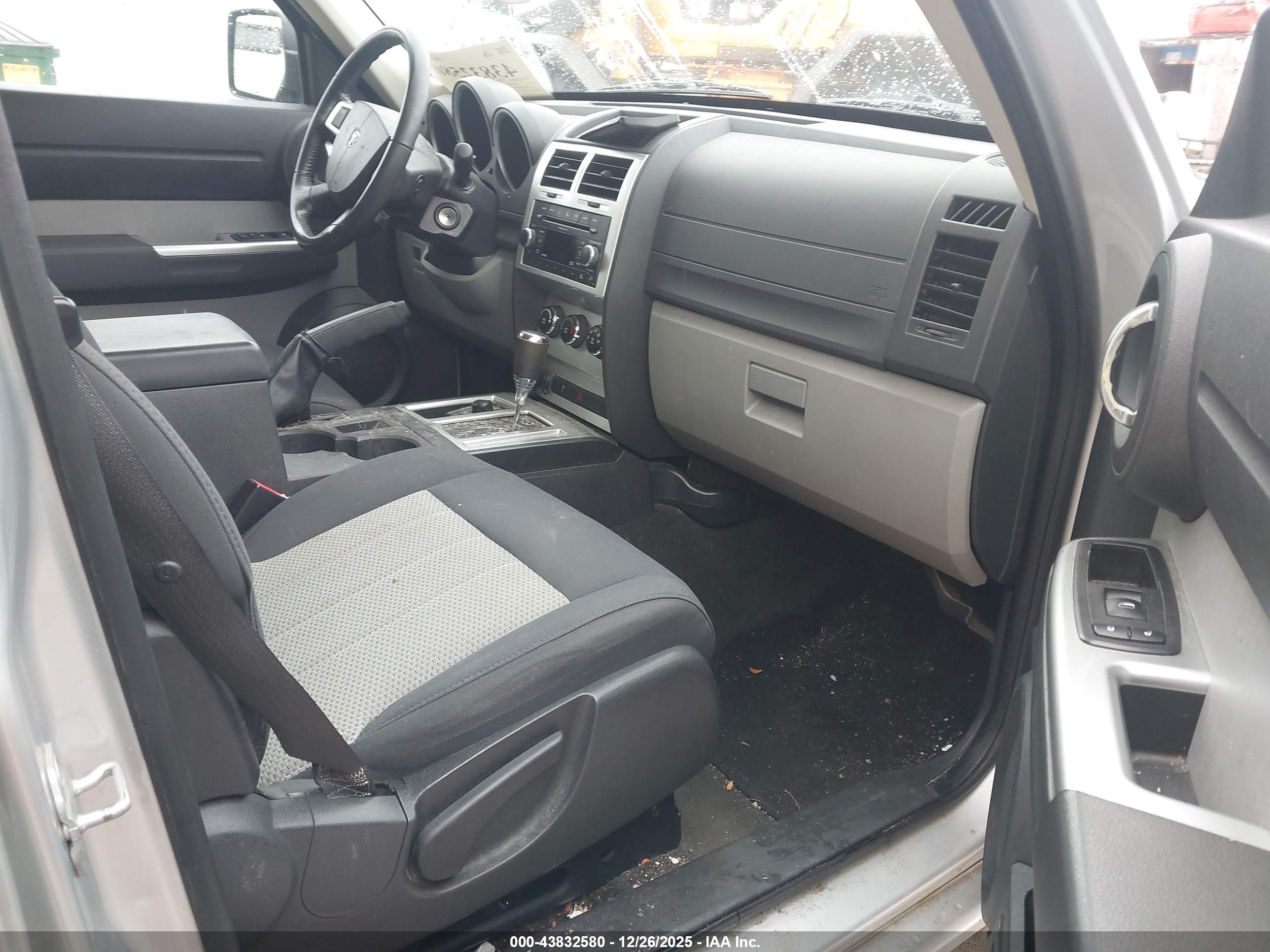 DODGE NITRO image 5
