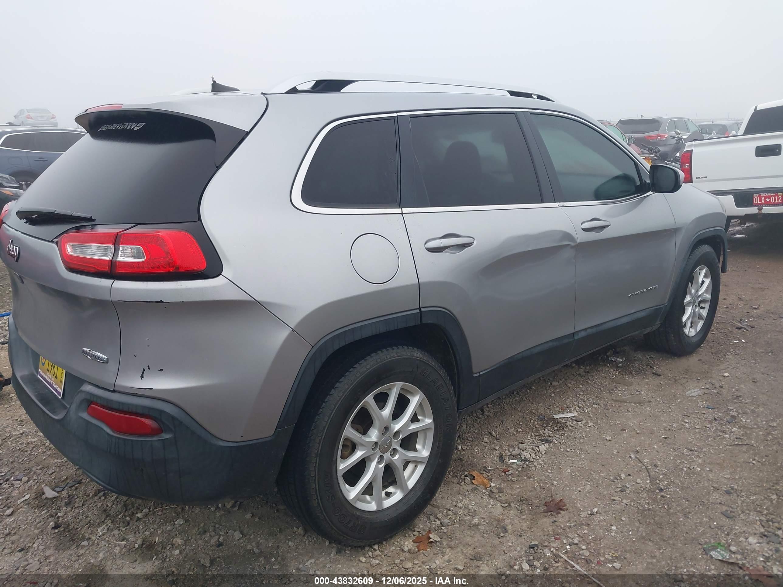 JEEP CHEROKEE image 4