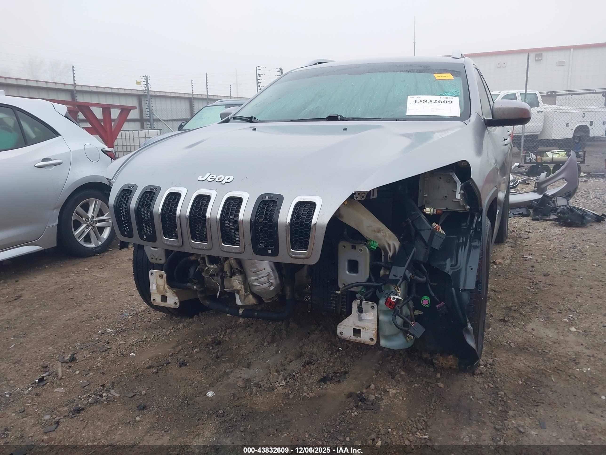 JEEP CHEROKEE image 6