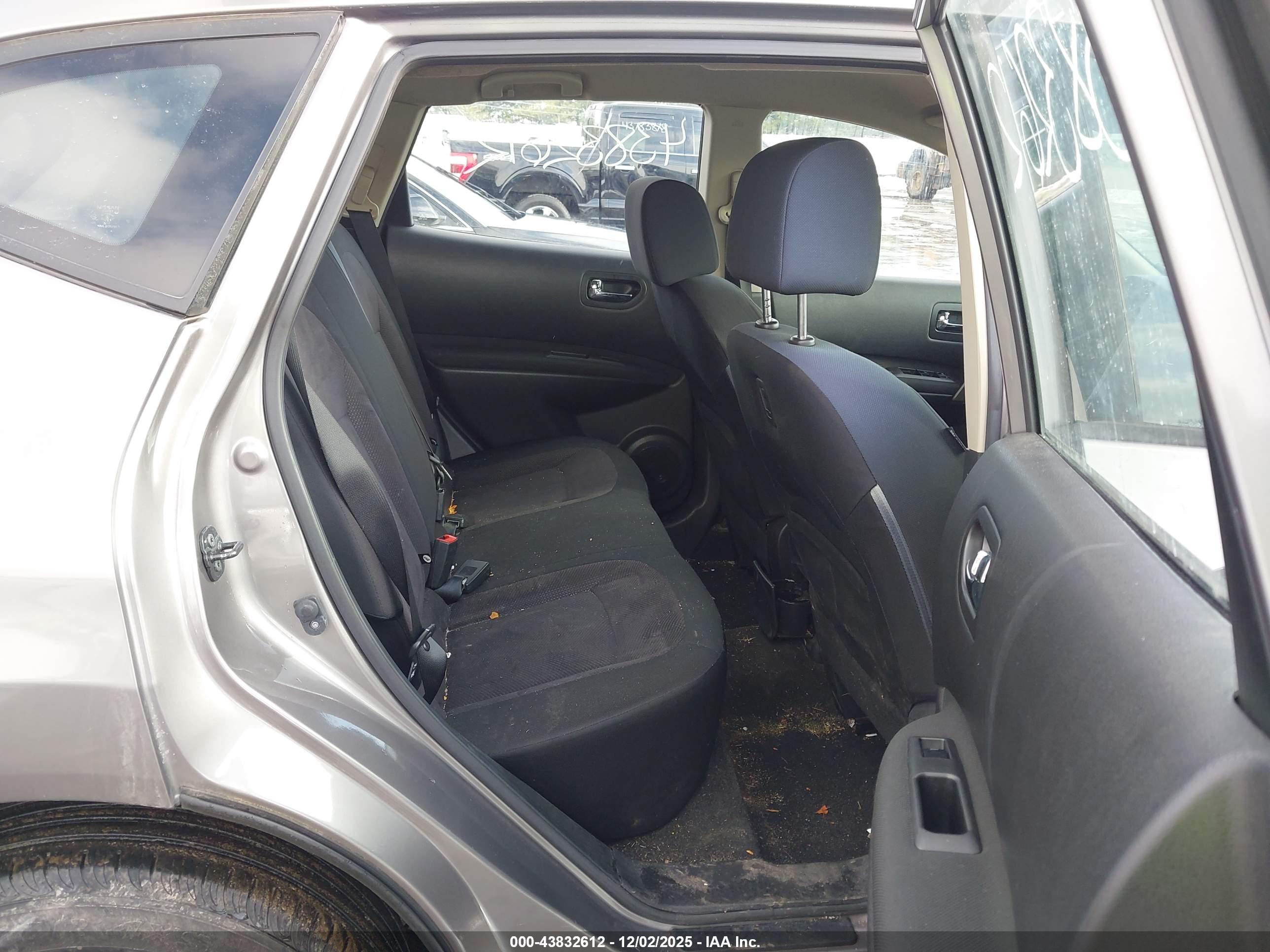 NISSAN ROGUE image 8